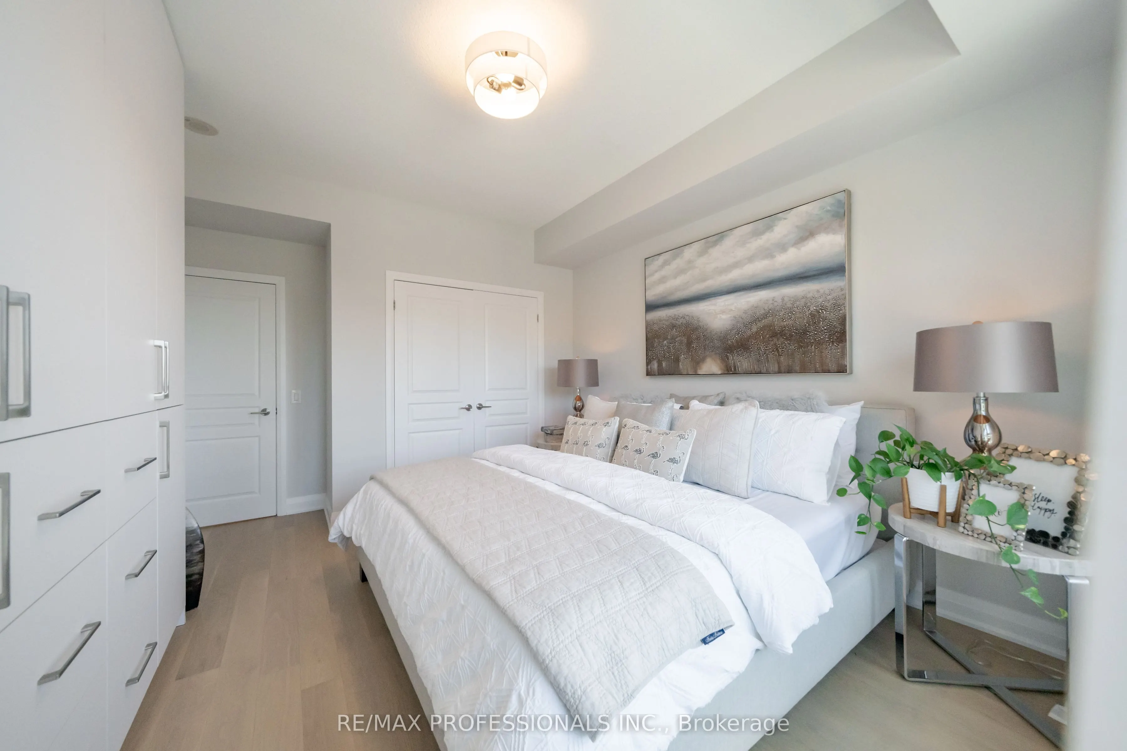 1 Hurontario Street #413
