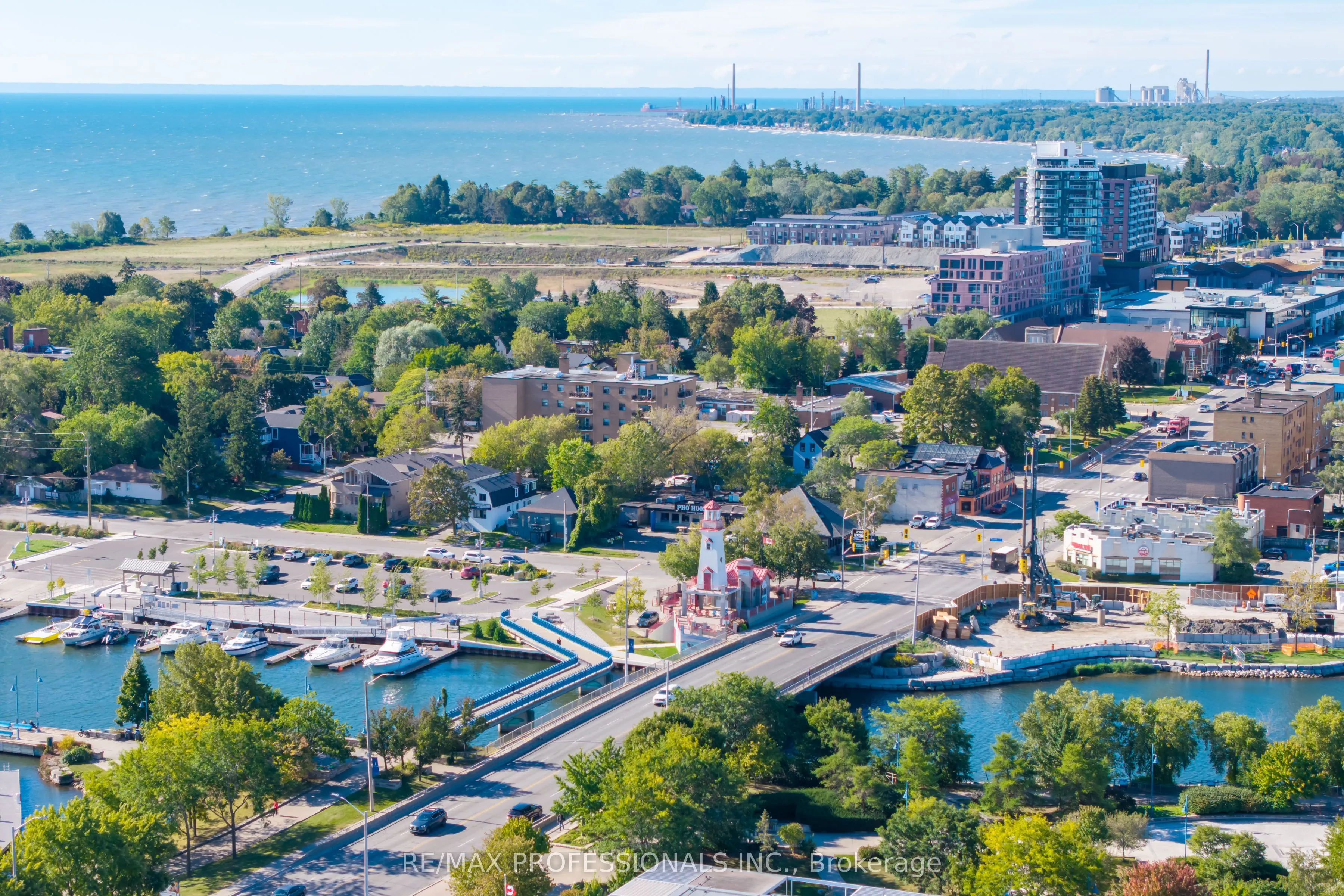 1 Hurontario Street #413