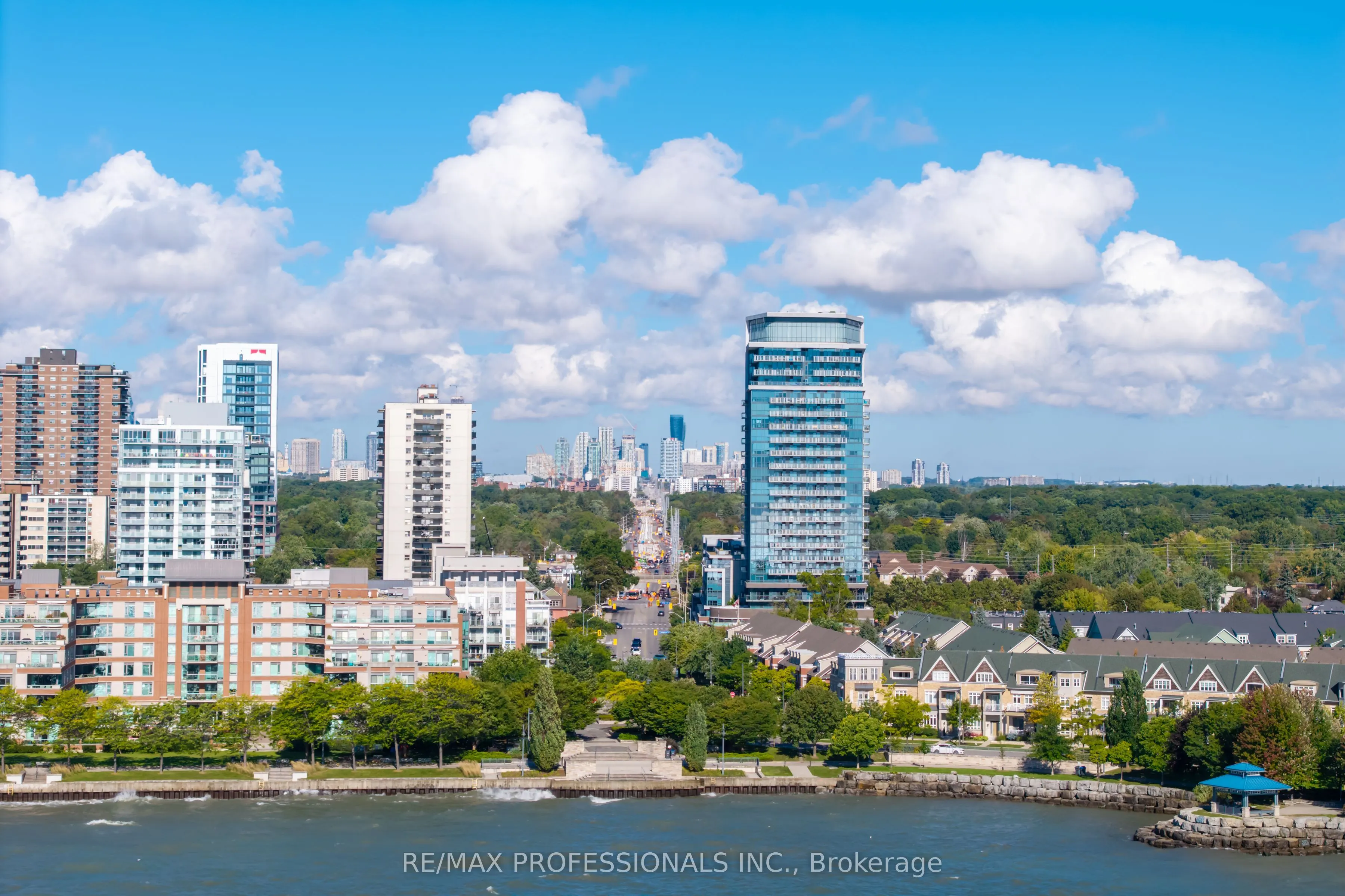 1 Hurontario Street #413