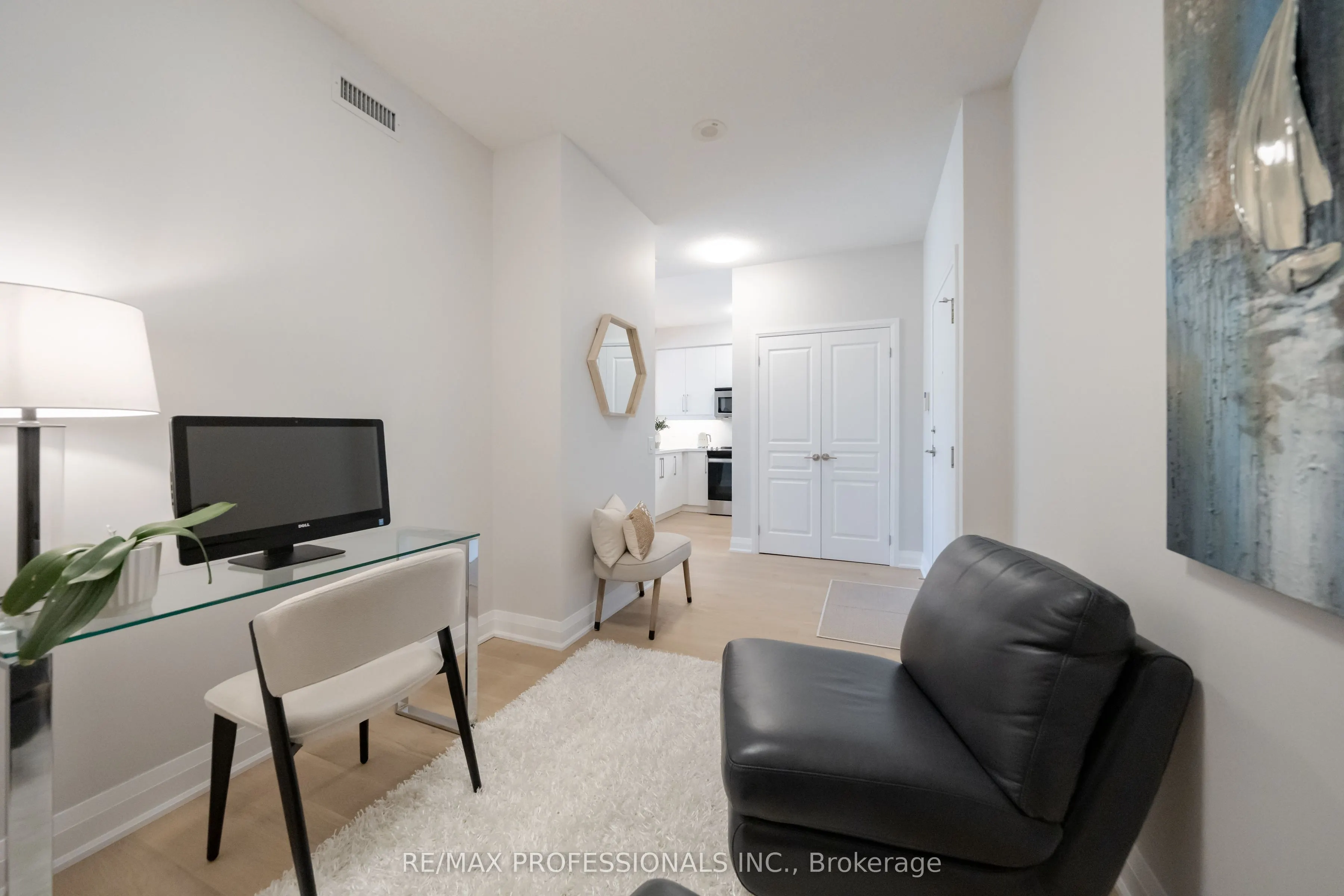 1 Hurontario Street #413