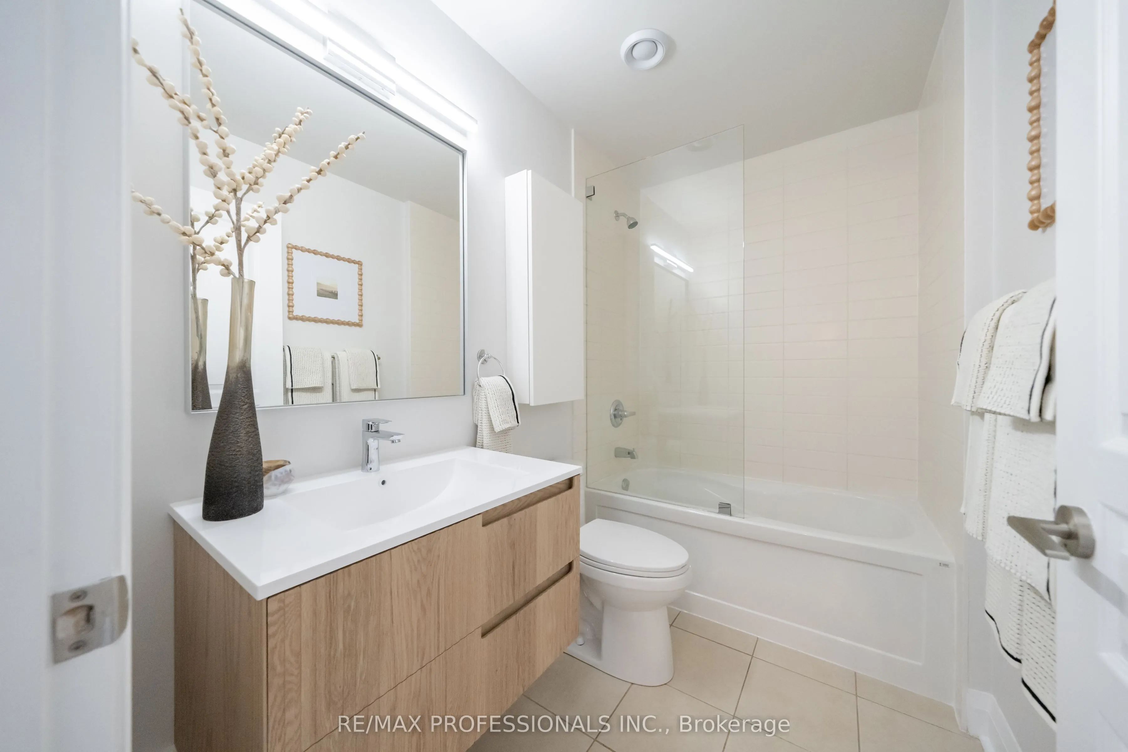 1 Hurontario Street #413