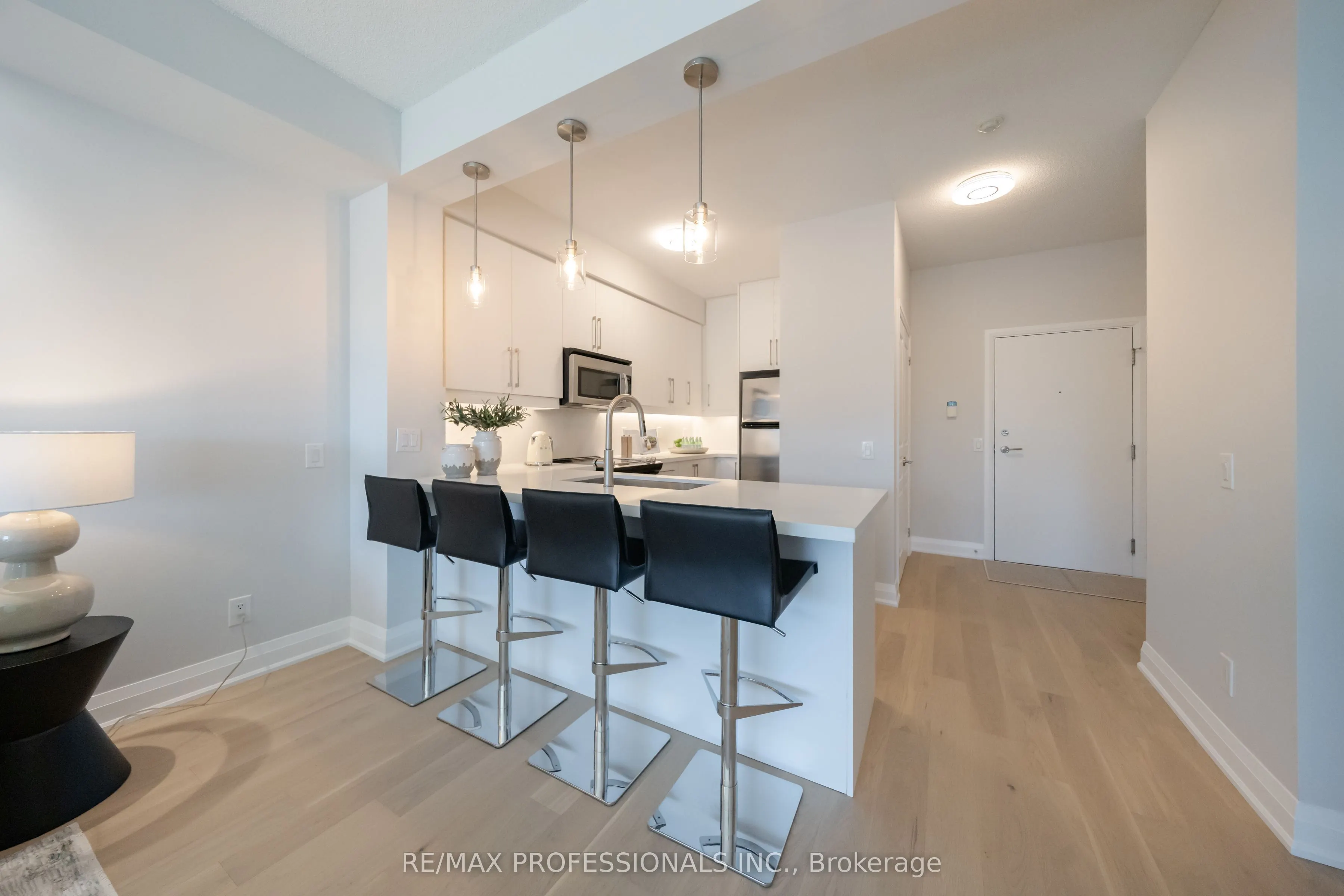 1 Hurontario Street #413