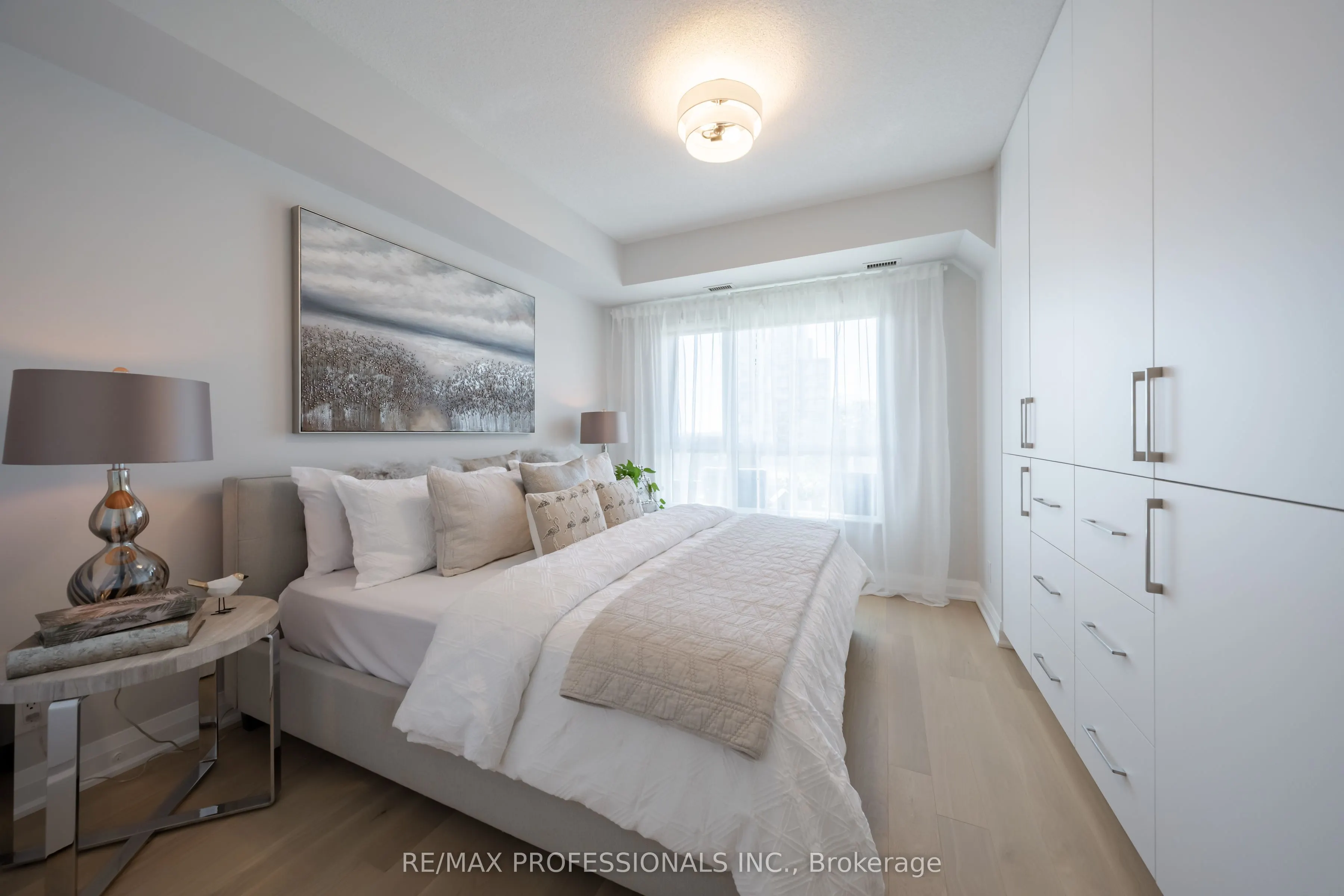 1 Hurontario Street #413