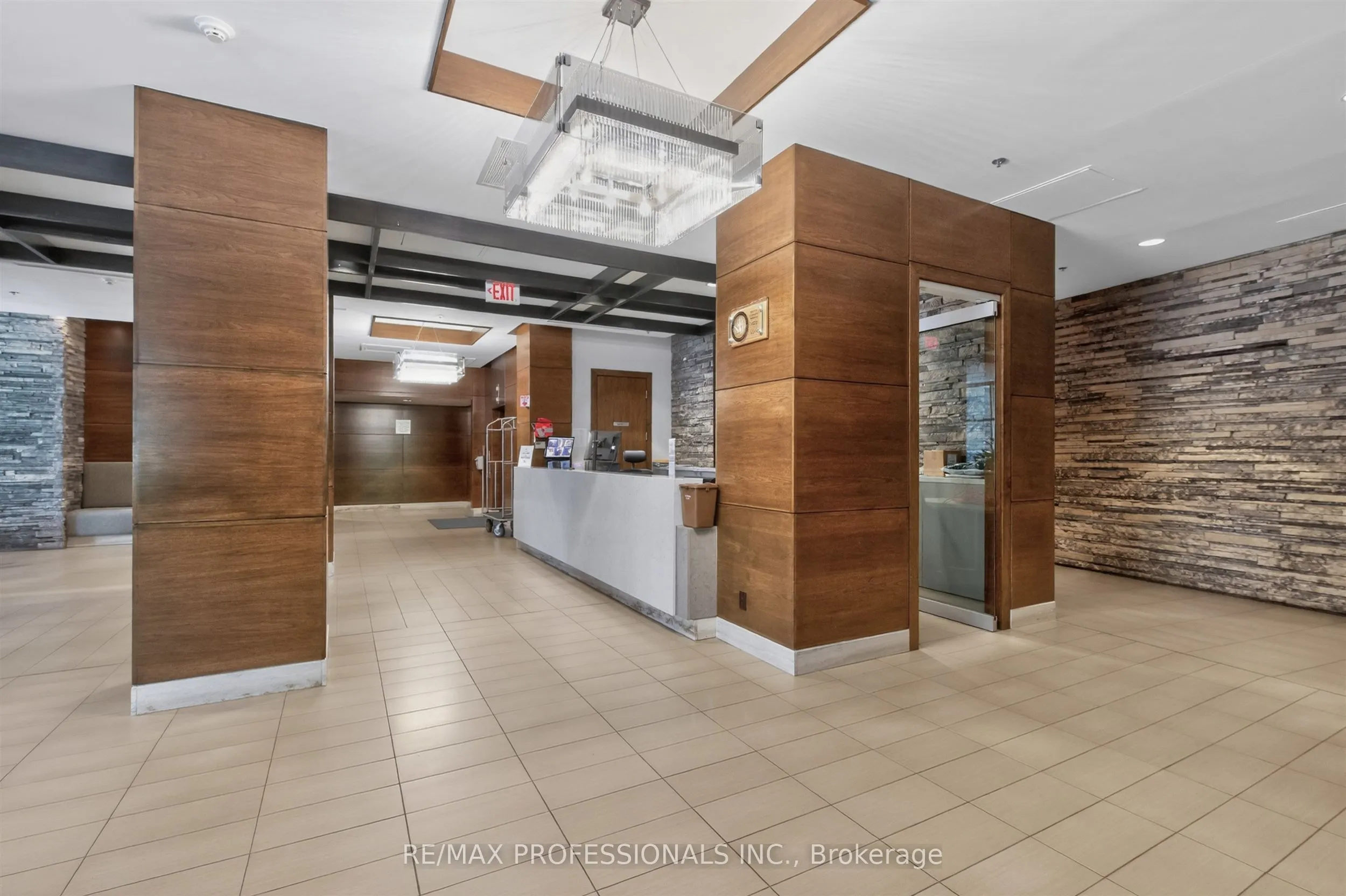 1 Hurontario Street #413