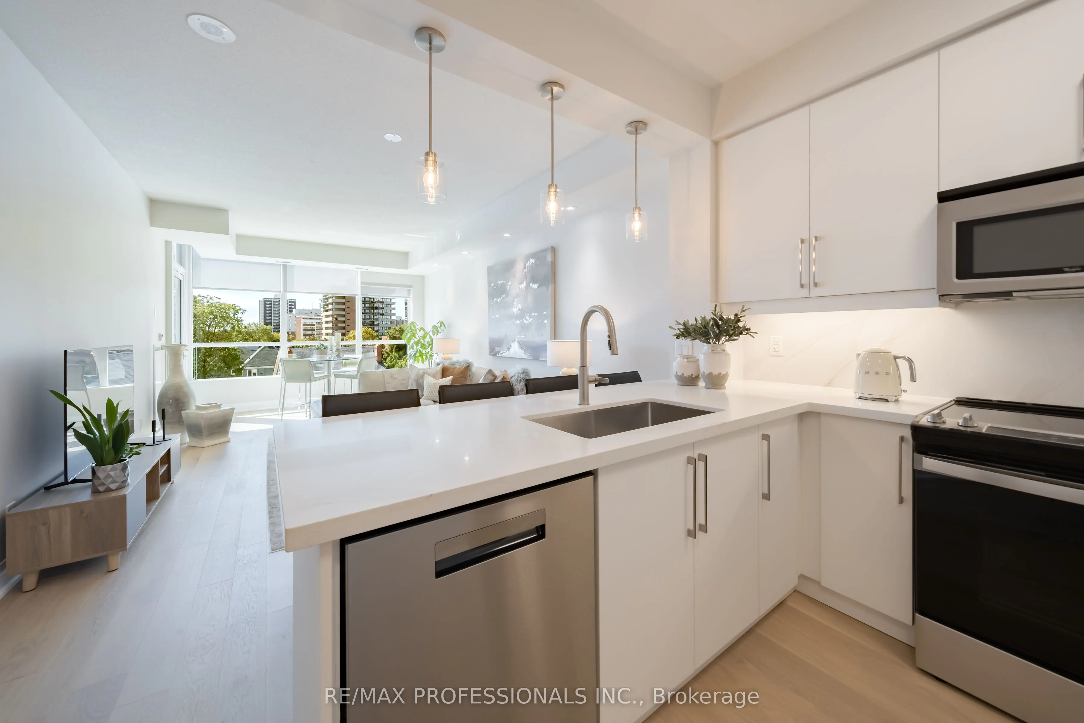 1 Hurontario Street #413