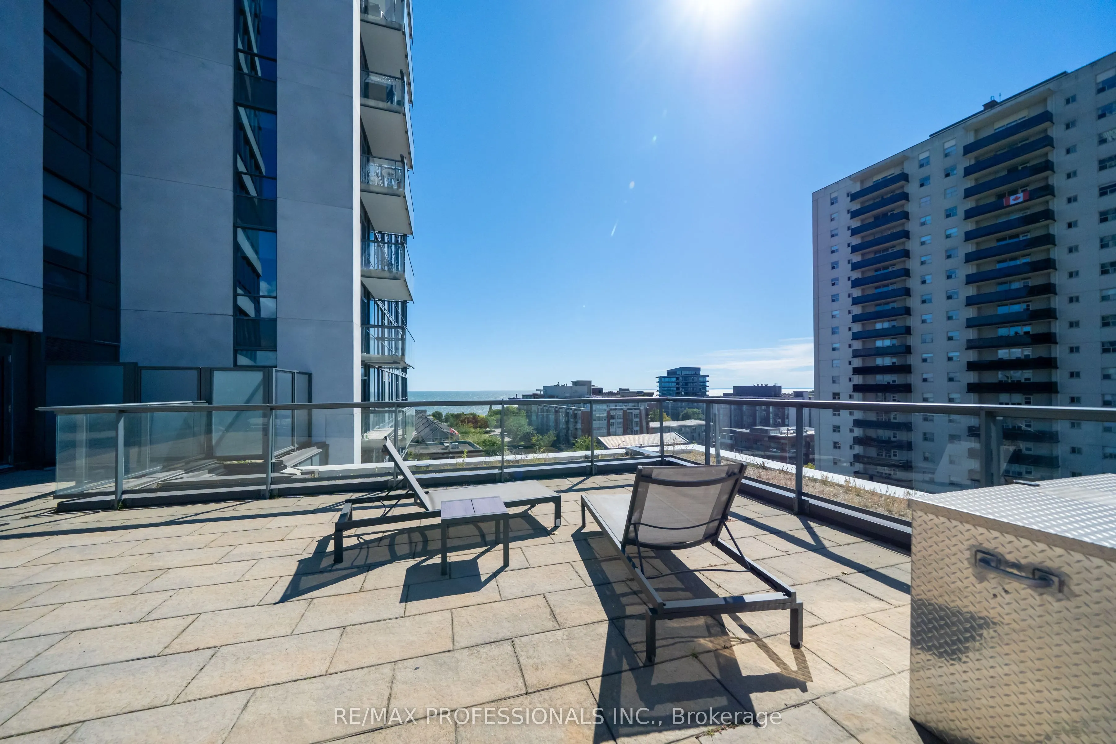 1 Hurontario Street #413