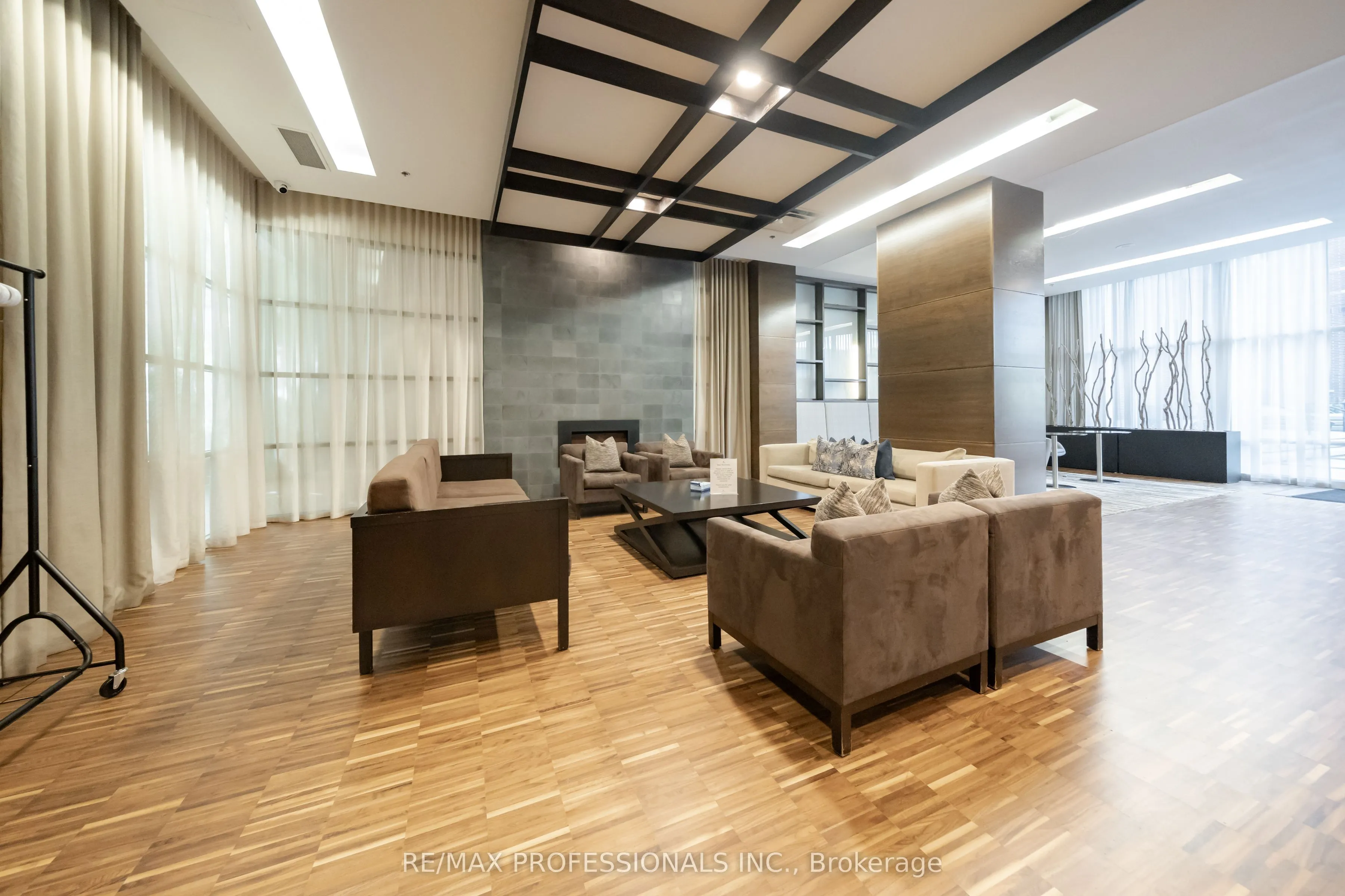 1 Hurontario Street #413