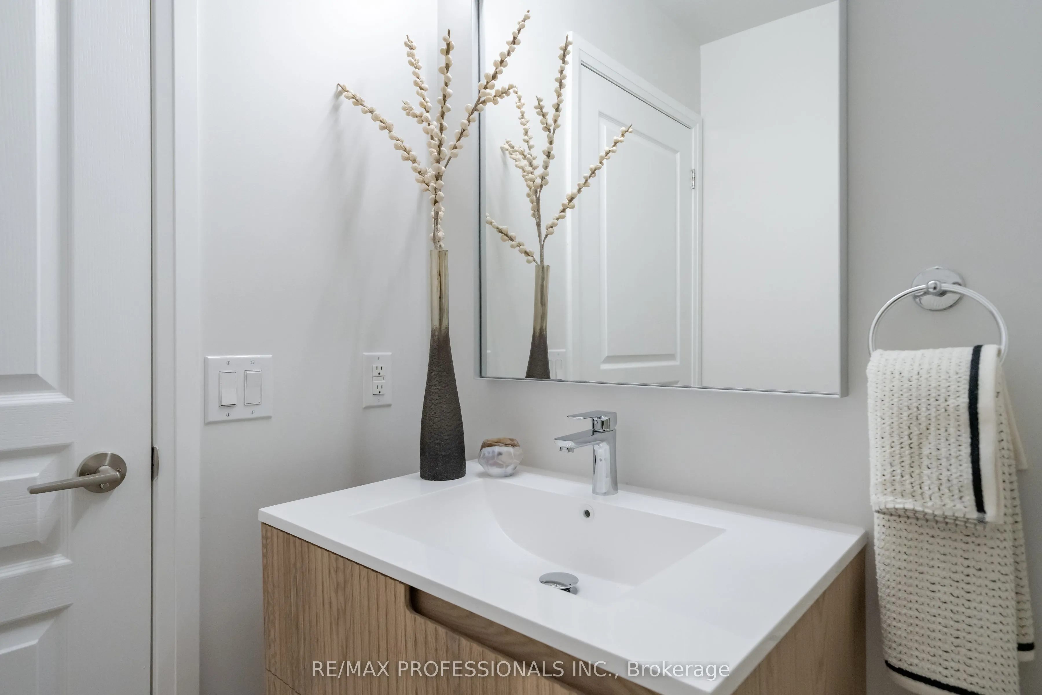 1 Hurontario Street #413