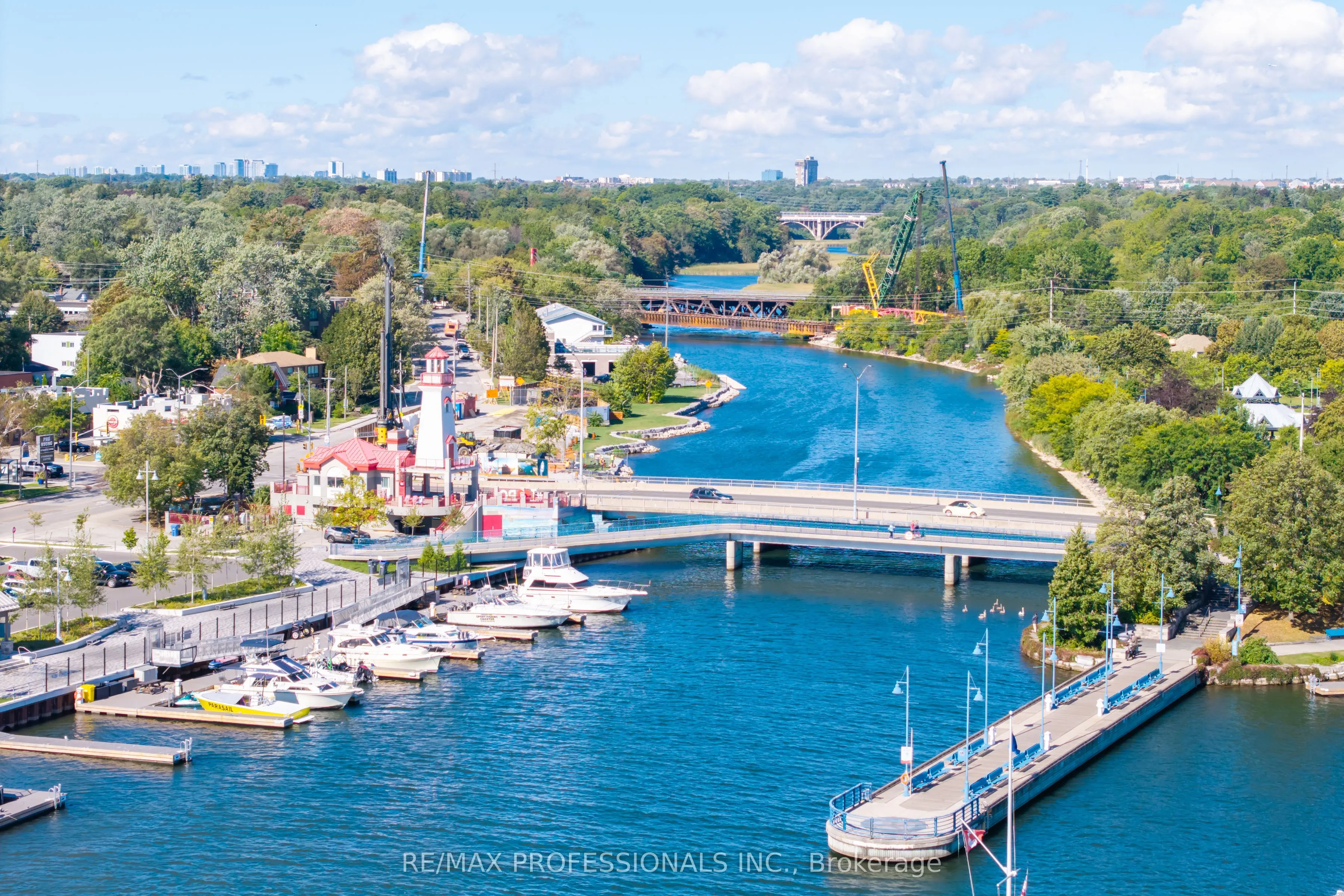 1 Hurontario Street #413