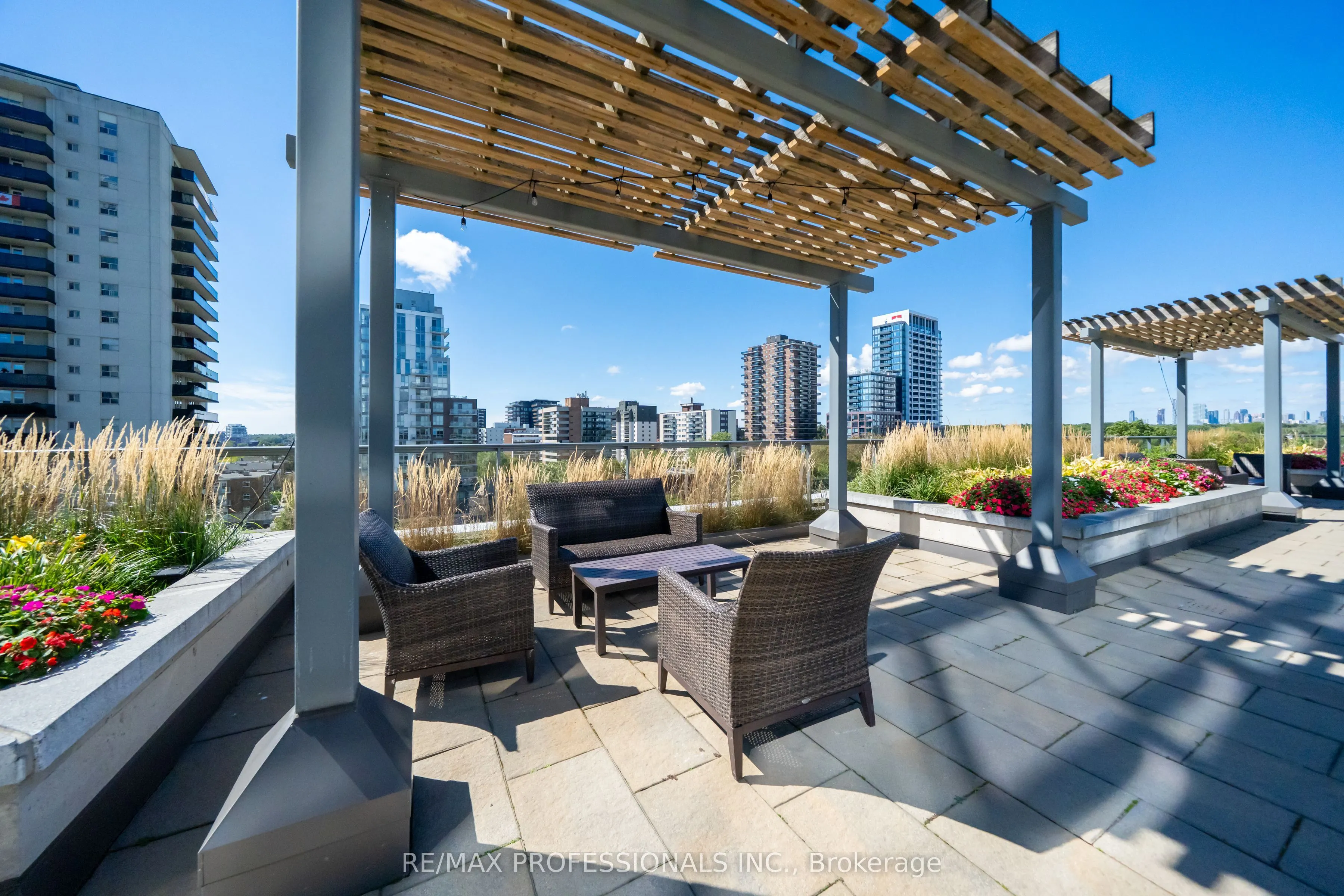 1 Hurontario Street #413