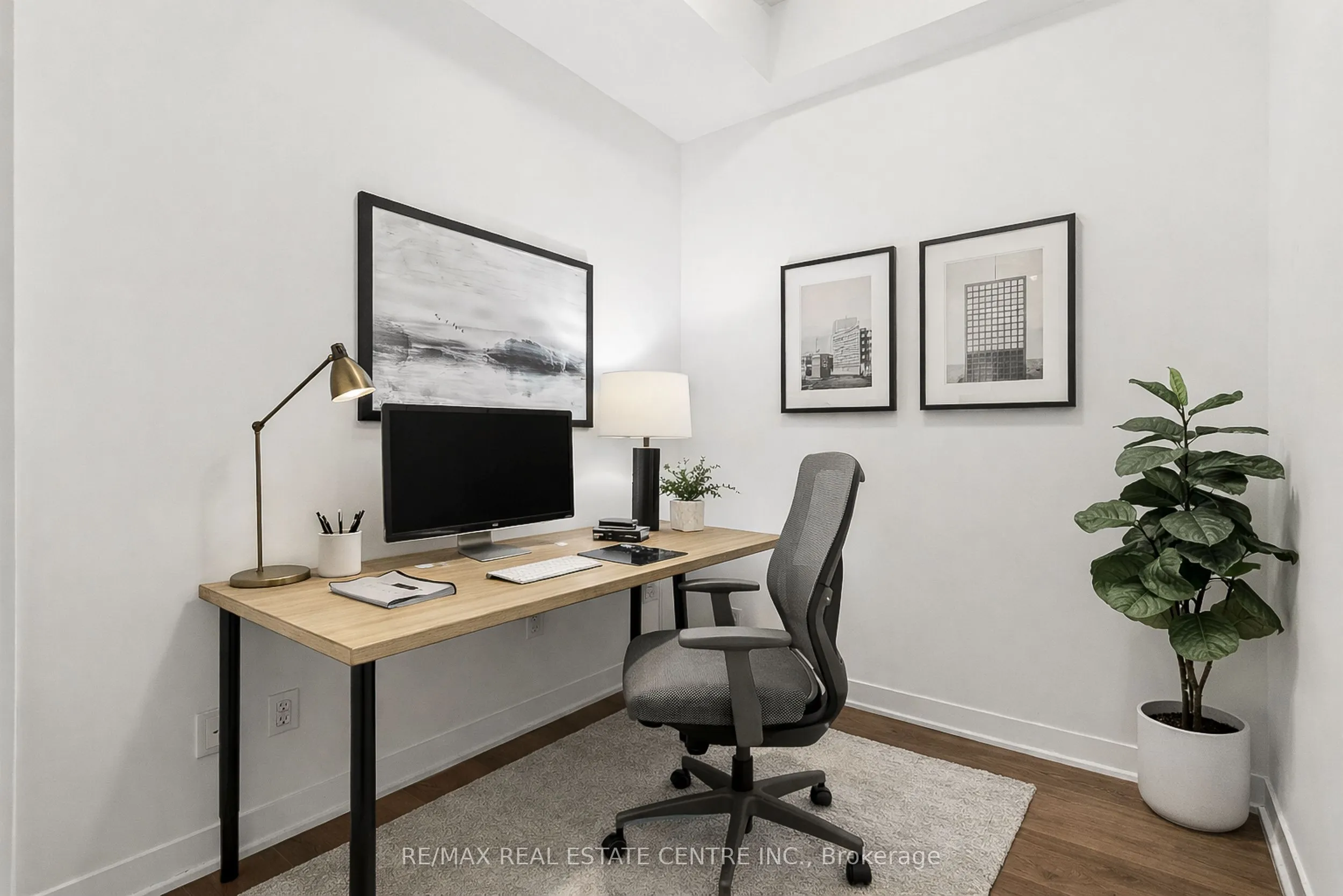 405 Dundas Street W #316