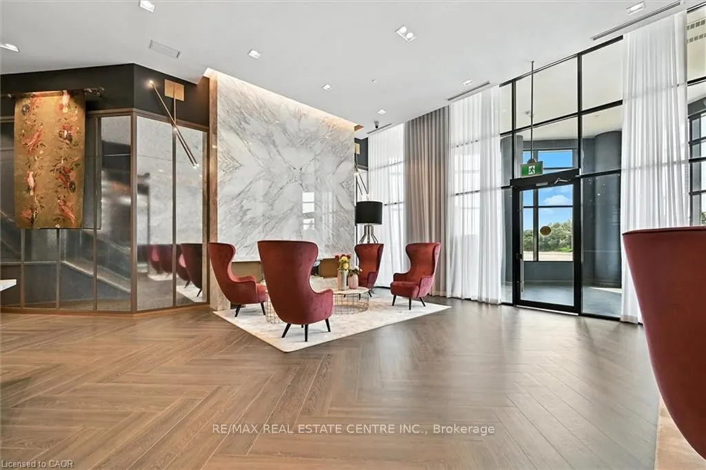 405 Dundas Street W #316