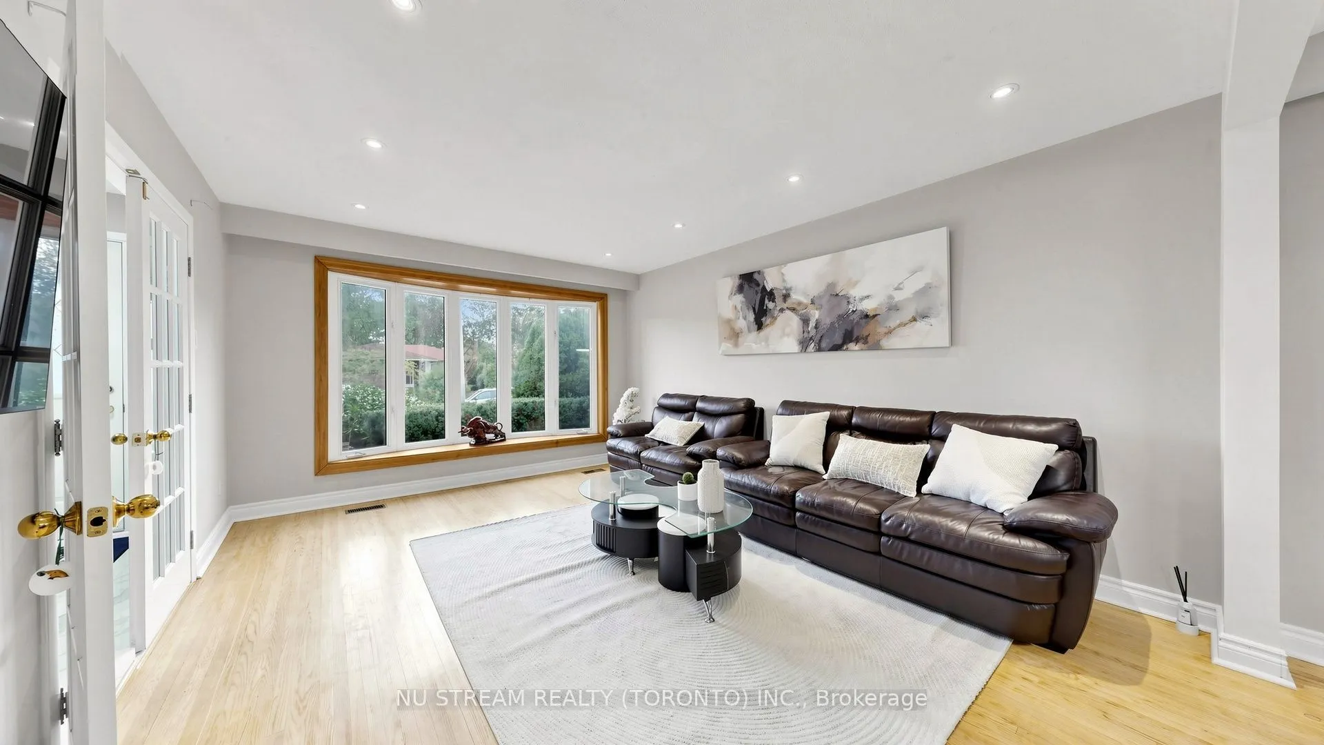 3163 Ibbetson Crescent