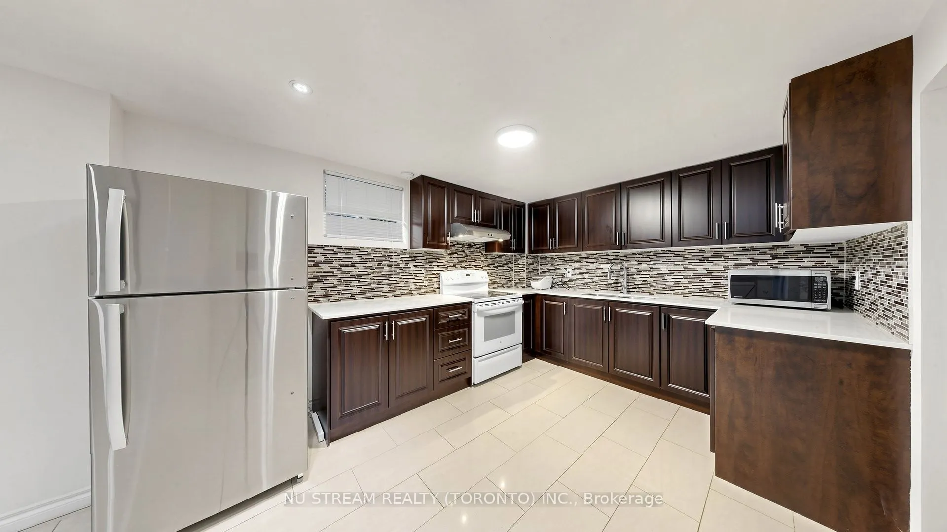 3163 Ibbetson Crescent