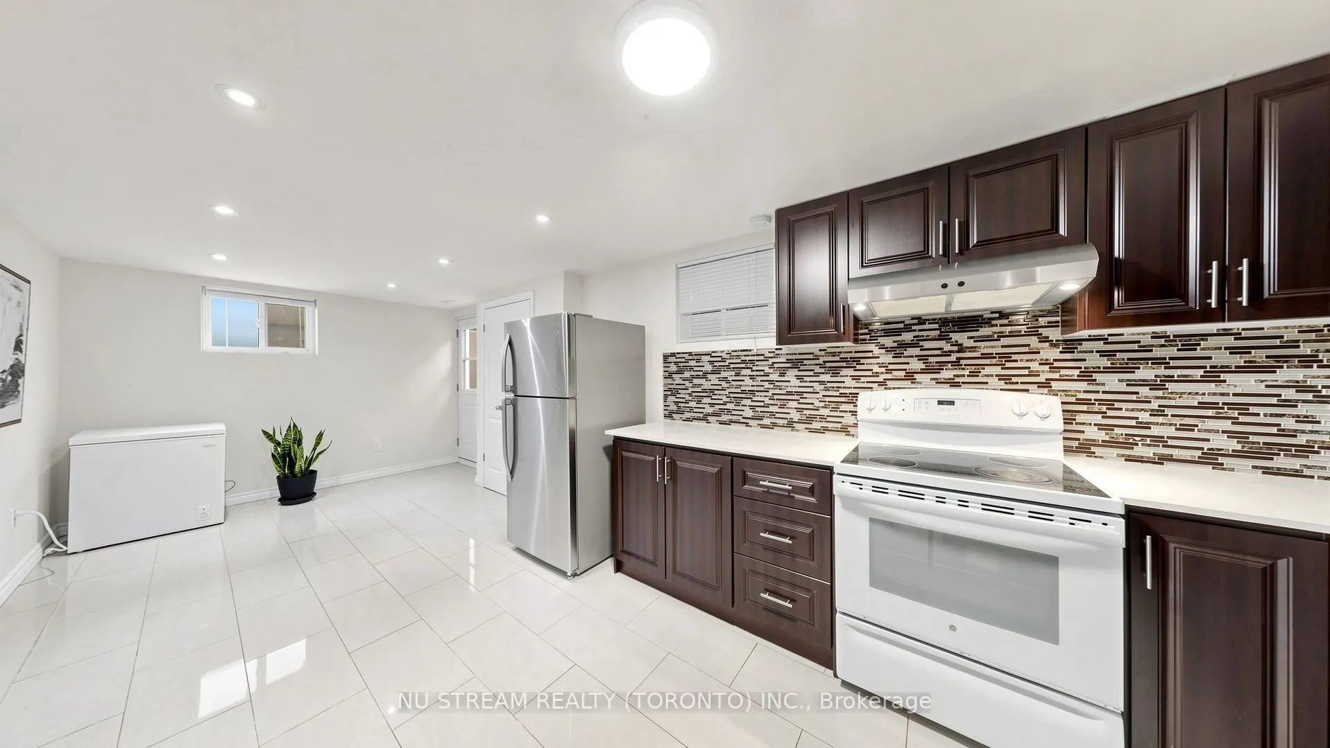 3163 Ibbetson Crescent