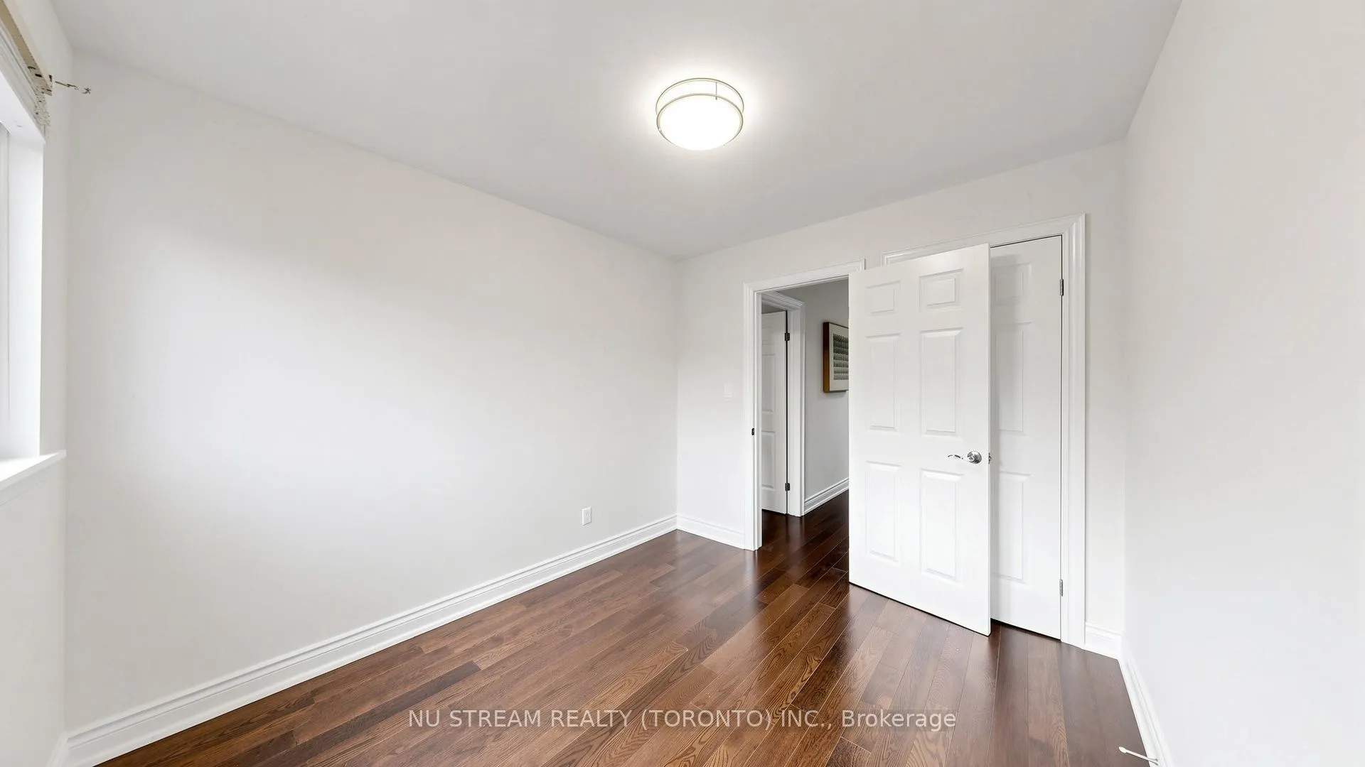 3163 Ibbetson Crescent