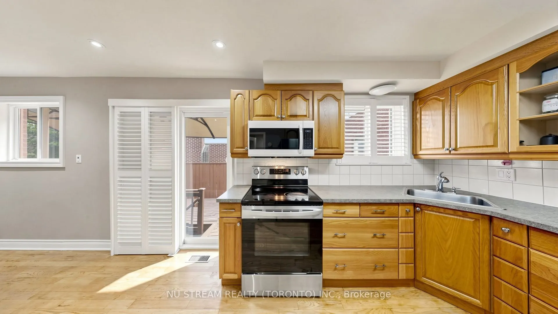 3163 Ibbetson Crescent