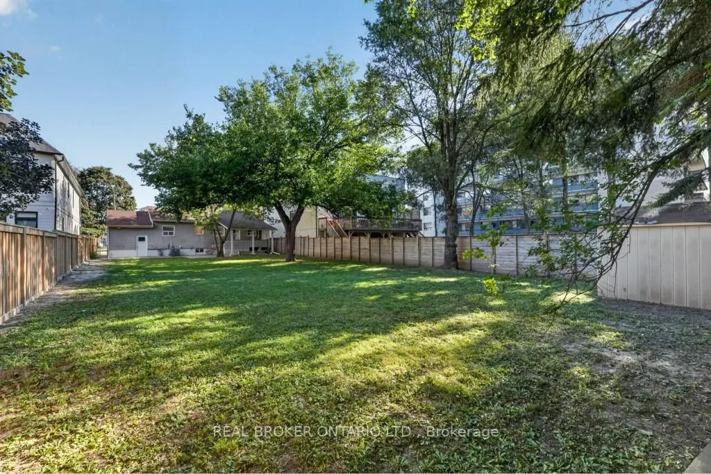 1024 Roosevelt Road