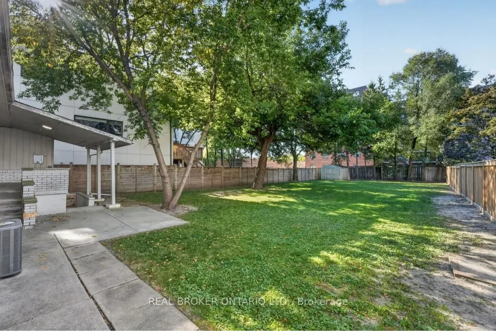 1024 Roosevelt Road