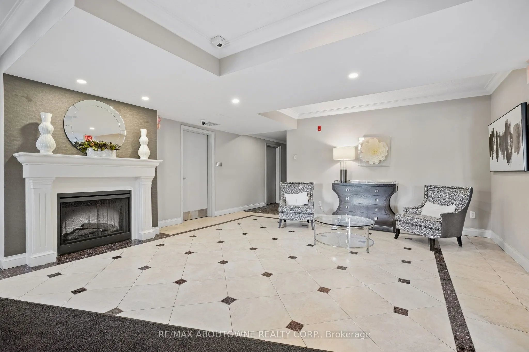 390 Upper Middle Road #301