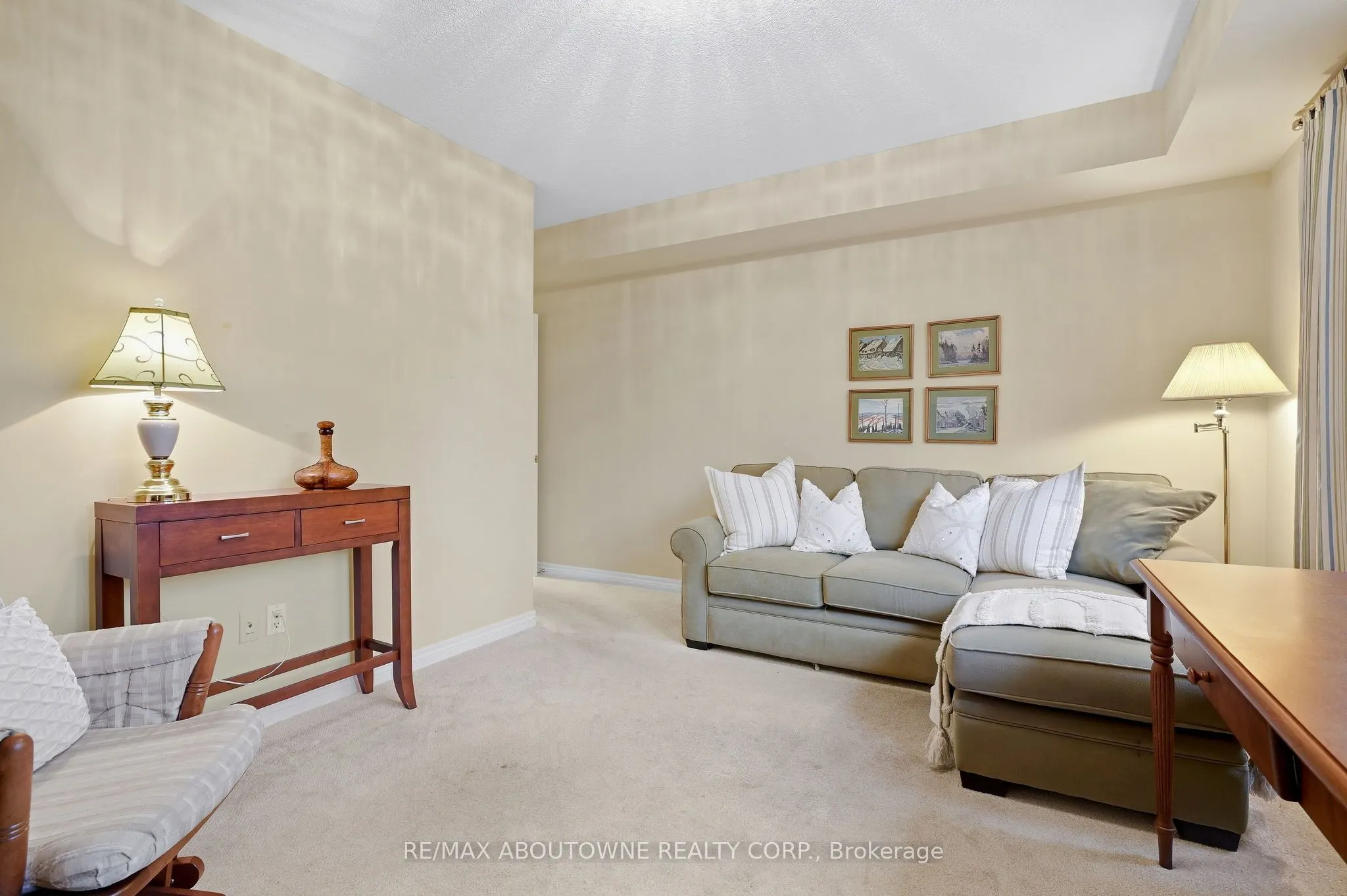 390 Upper Middle Road #301