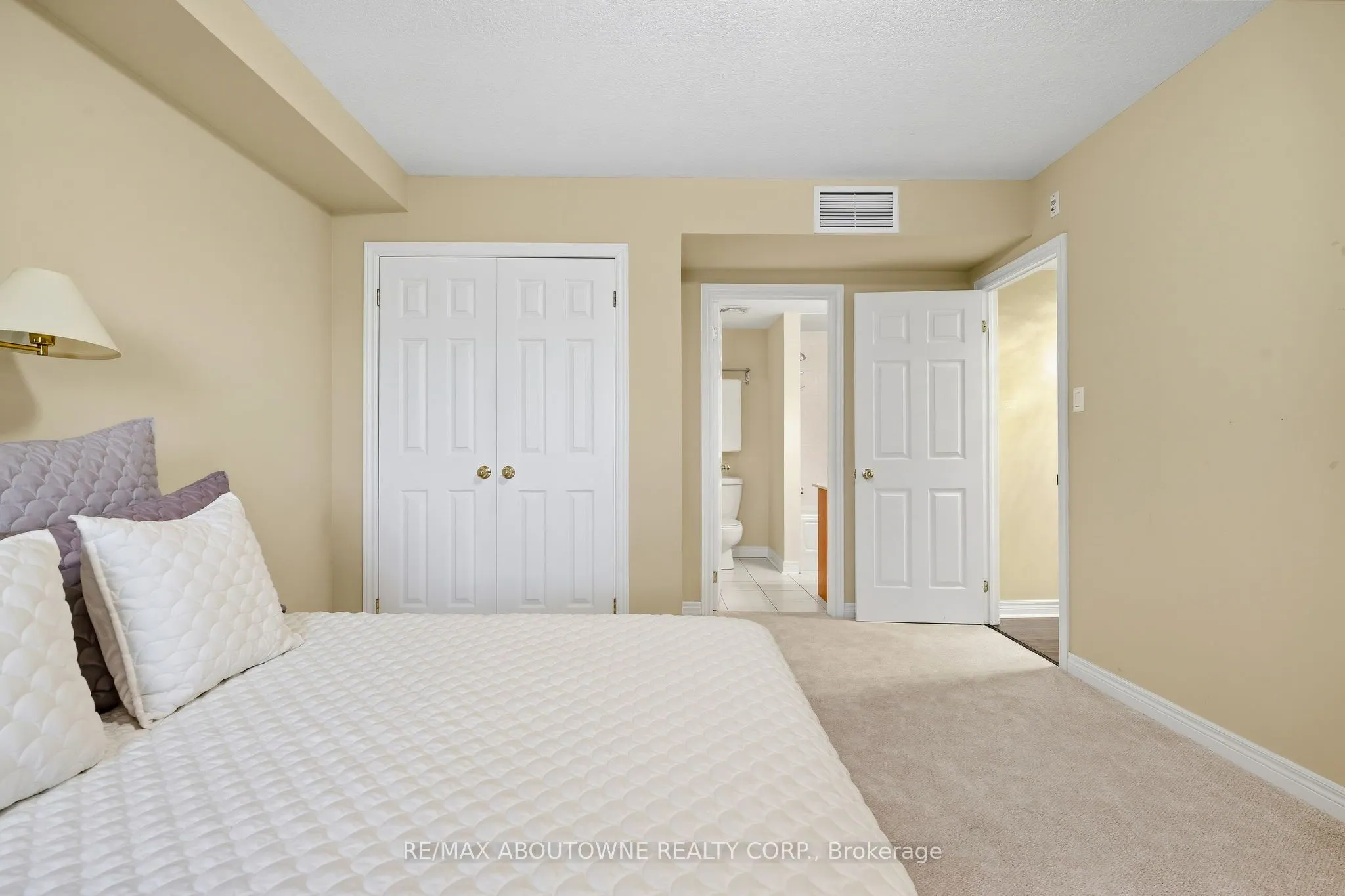 390 Upper Middle Road #301