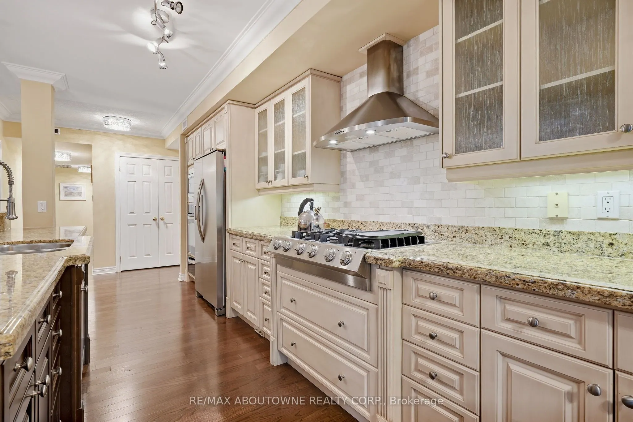 390 Upper Middle Road #301
