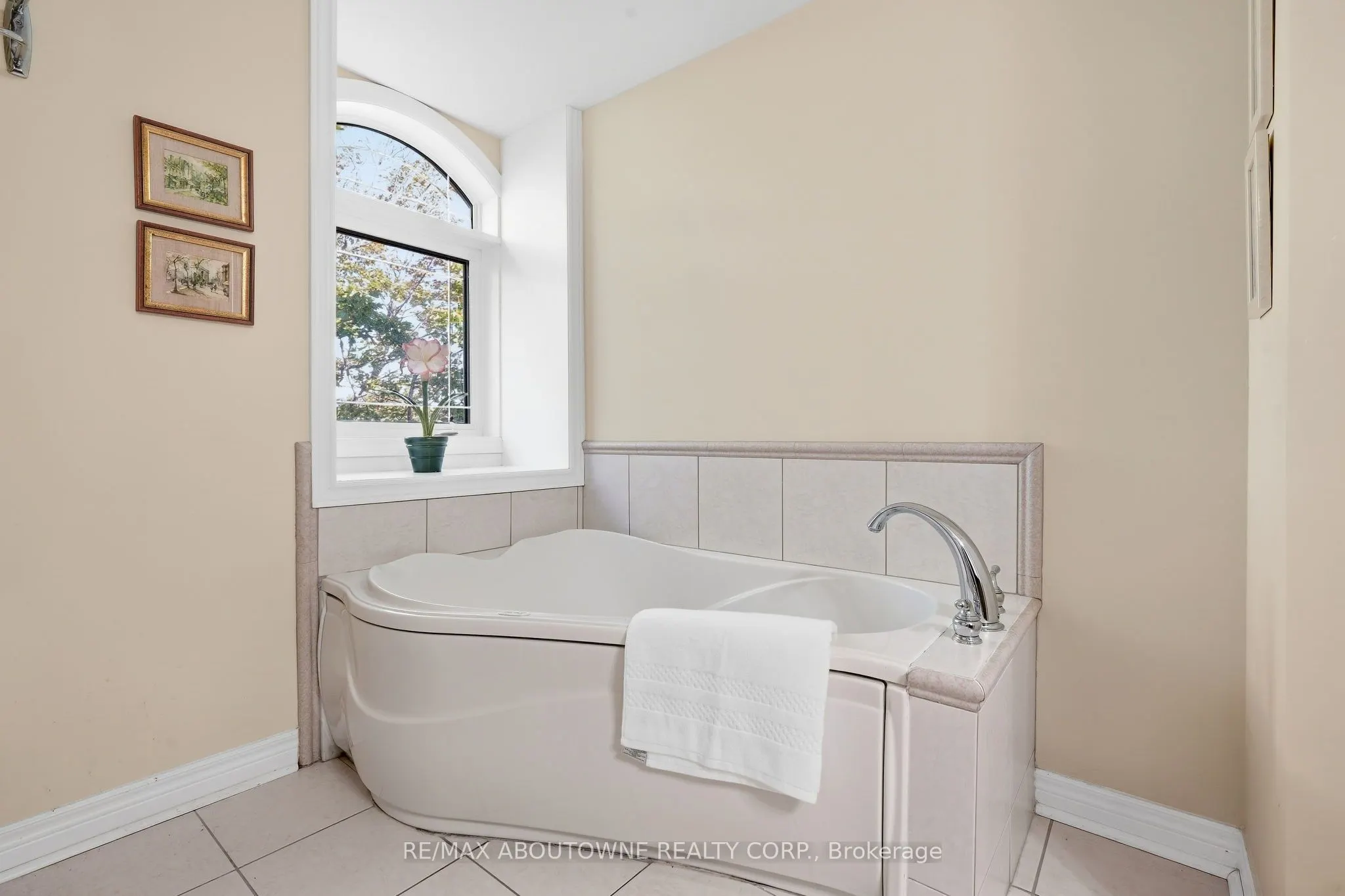 390 Upper Middle Road #301