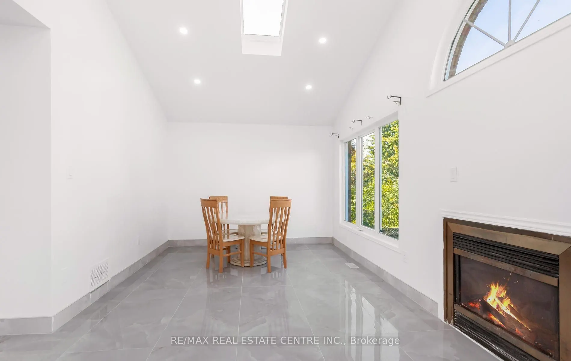 2874 Gardenview Crescent #Upper