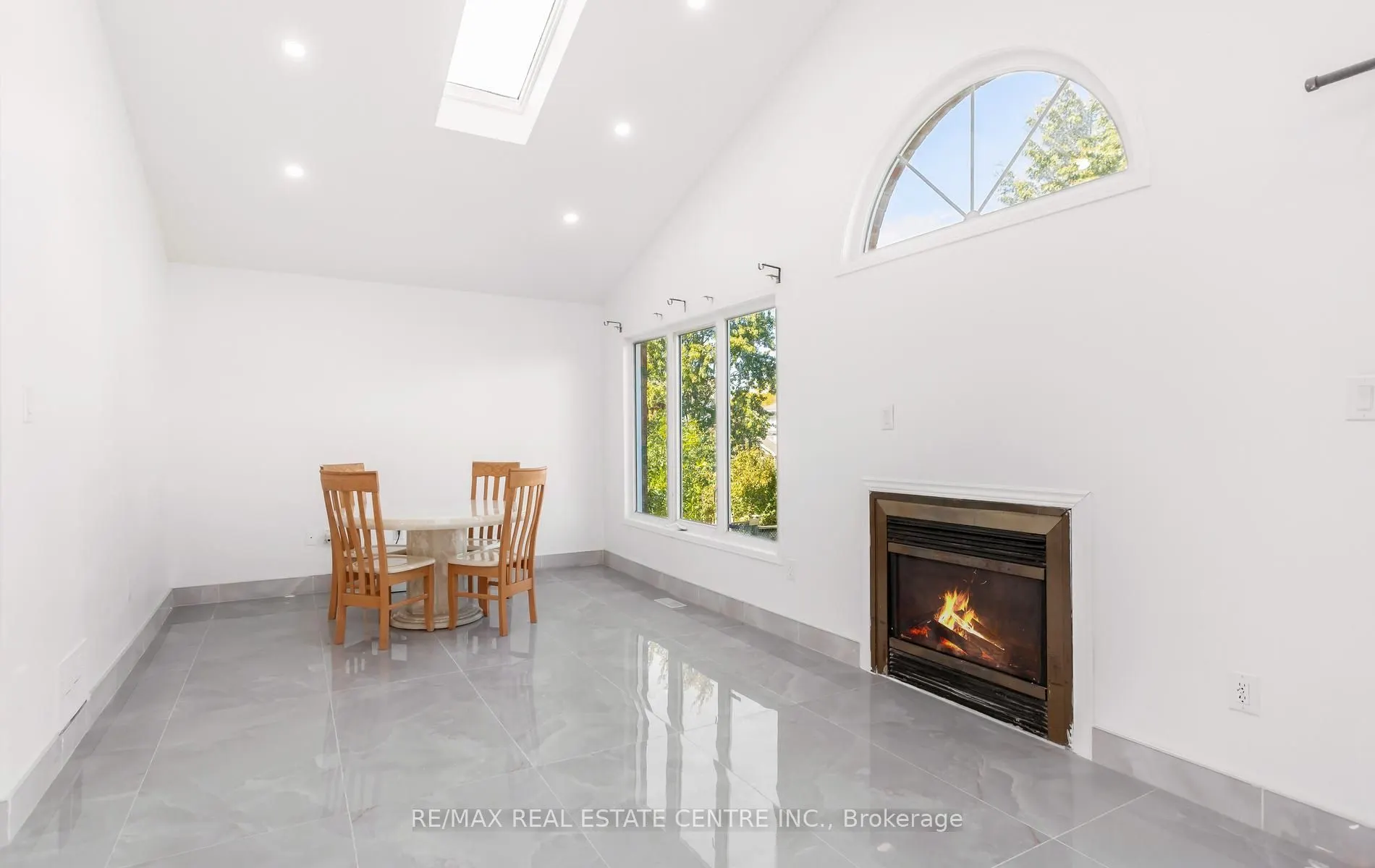 2874 Gardenview Crescent #Upper