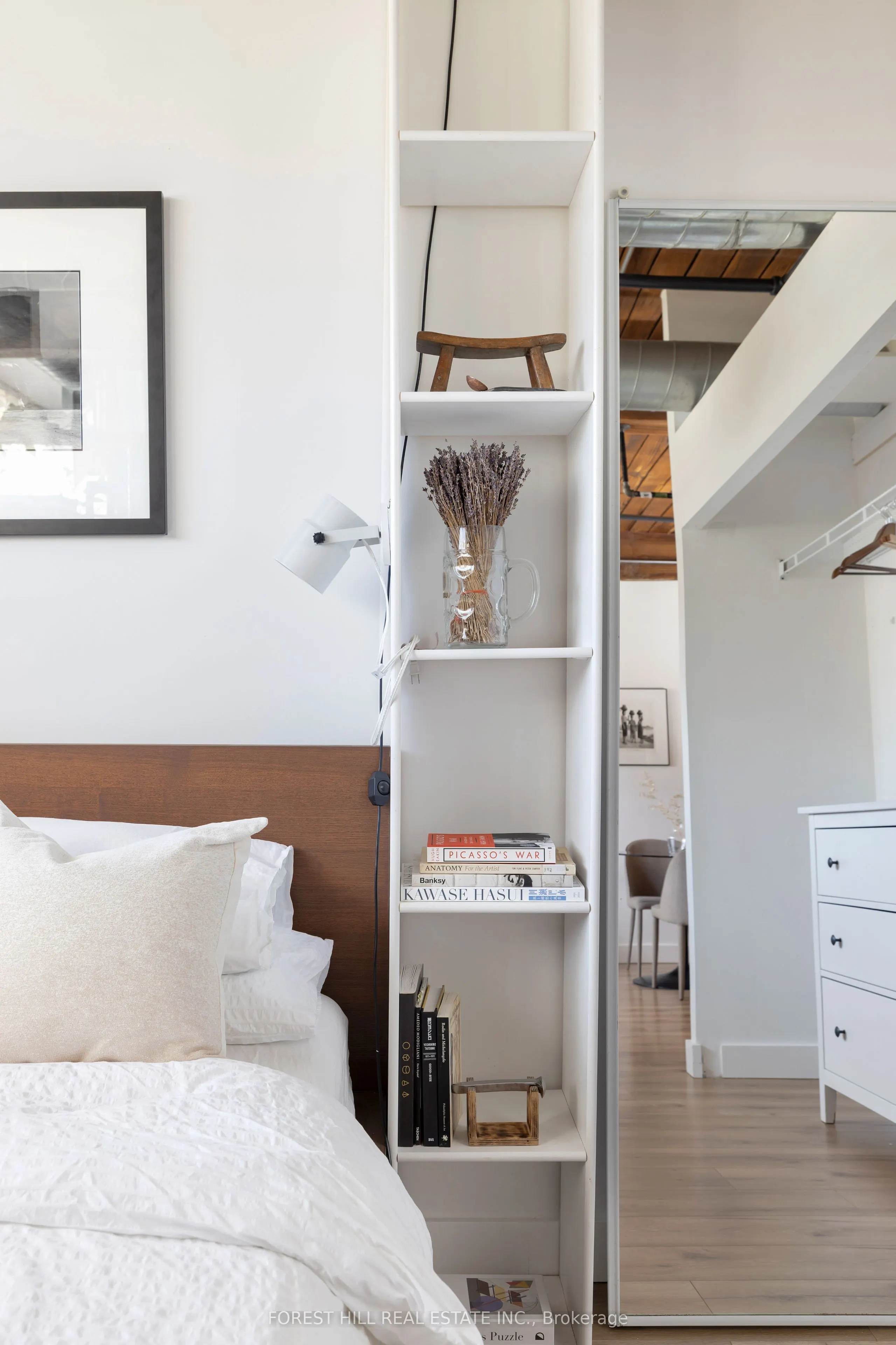 2154 Dundas Street W #105