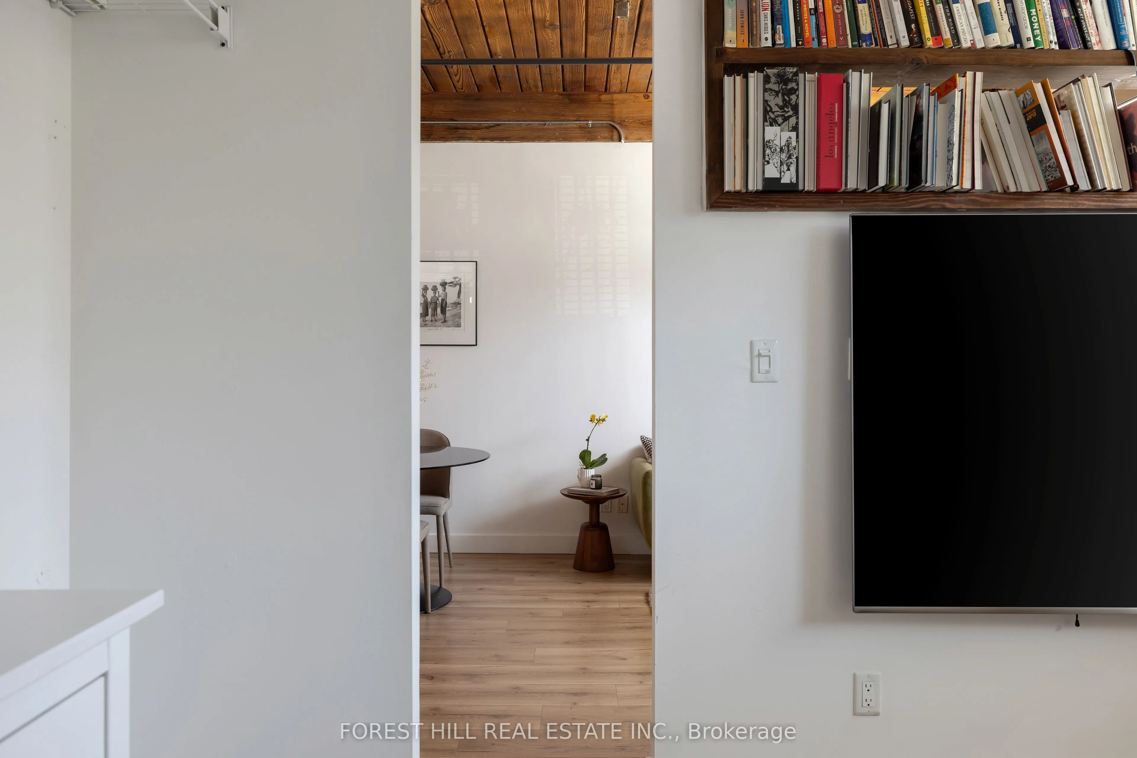 2154 Dundas Street W #105