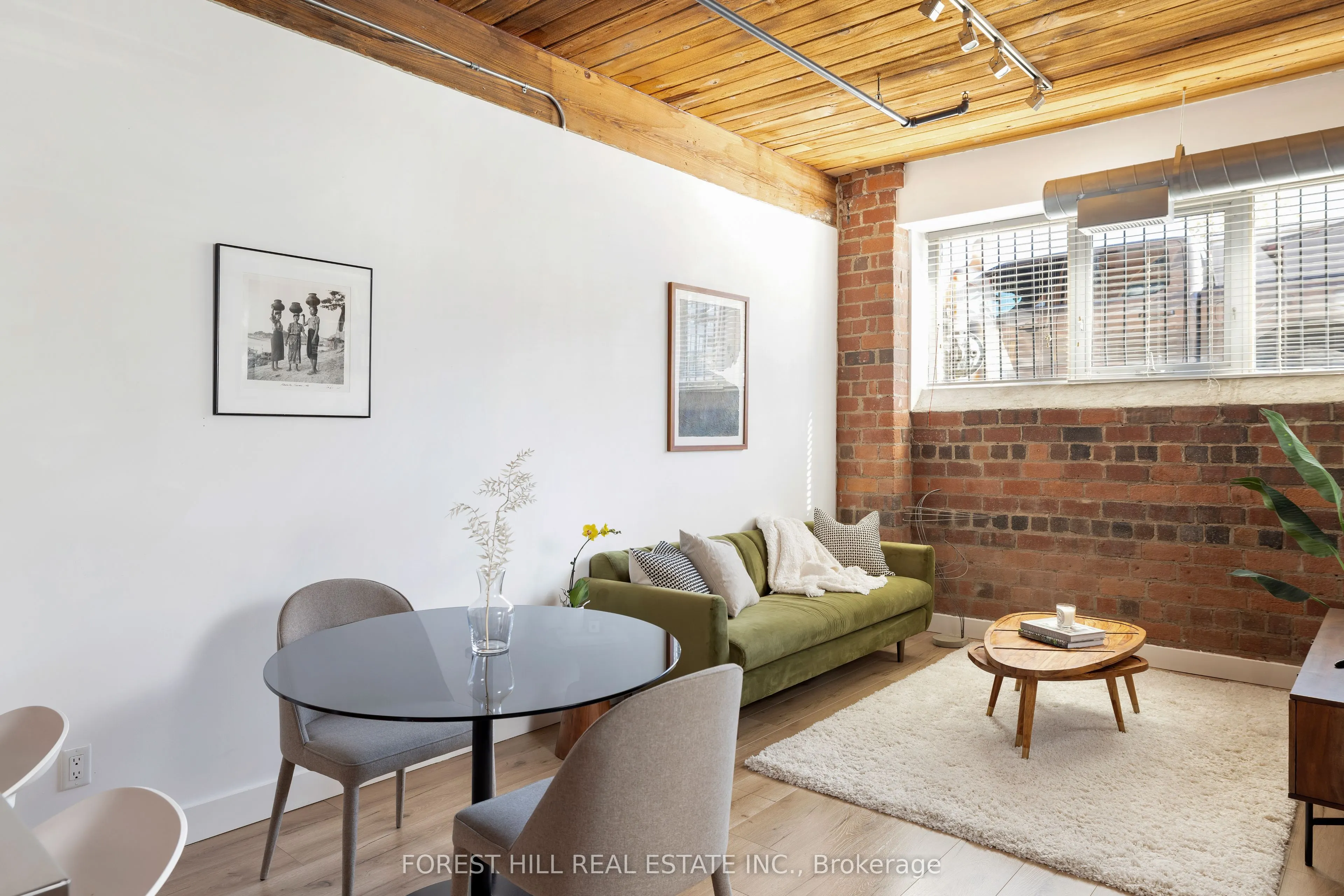 2154 Dundas Street W #105