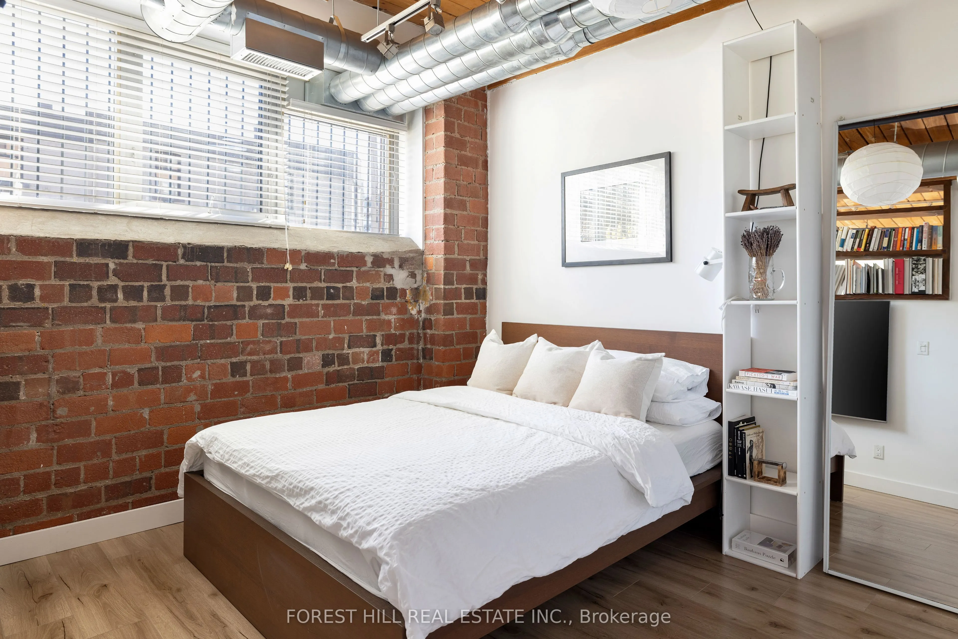 2154 Dundas Street W #105