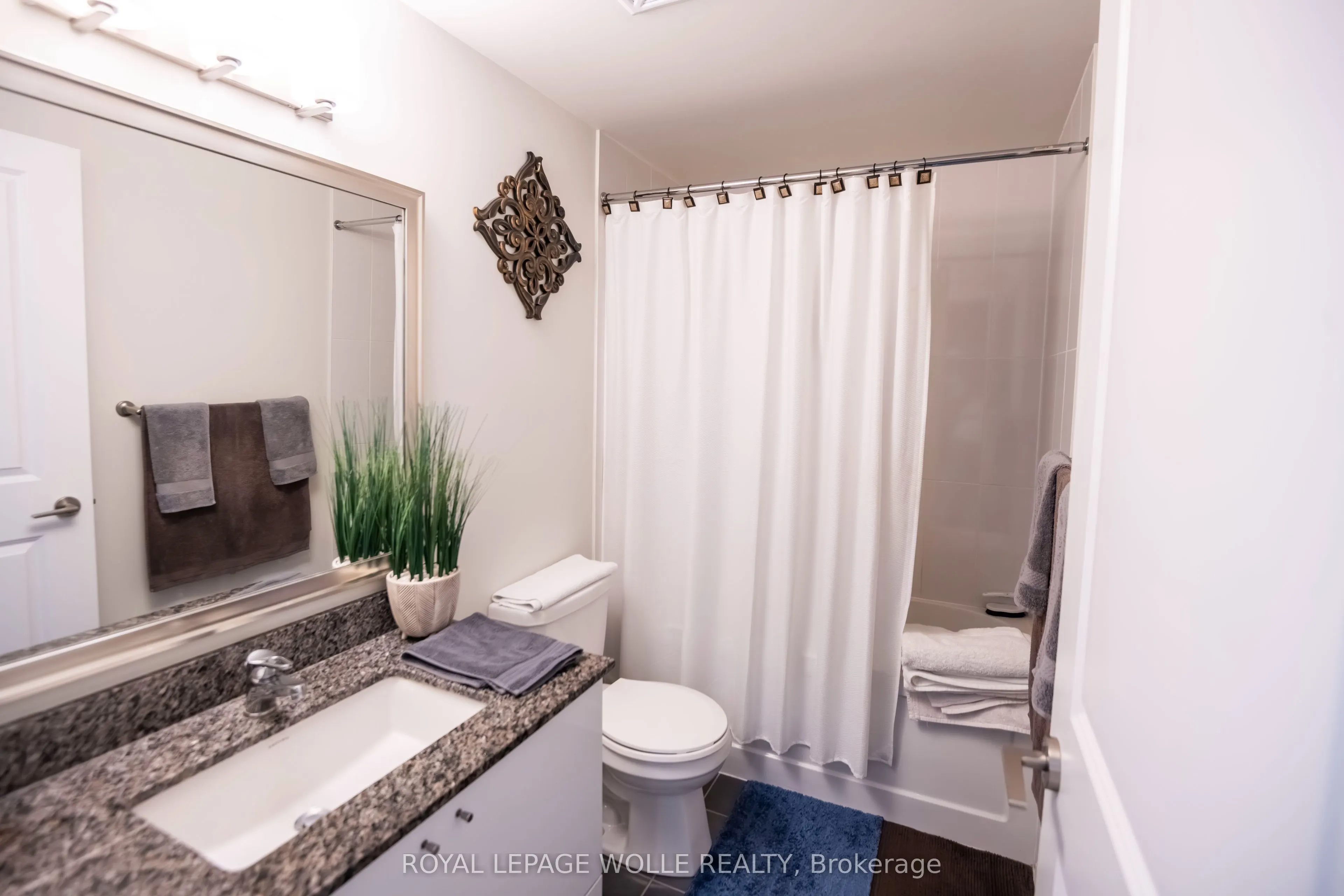75 Eglinton Avenue W #1601
