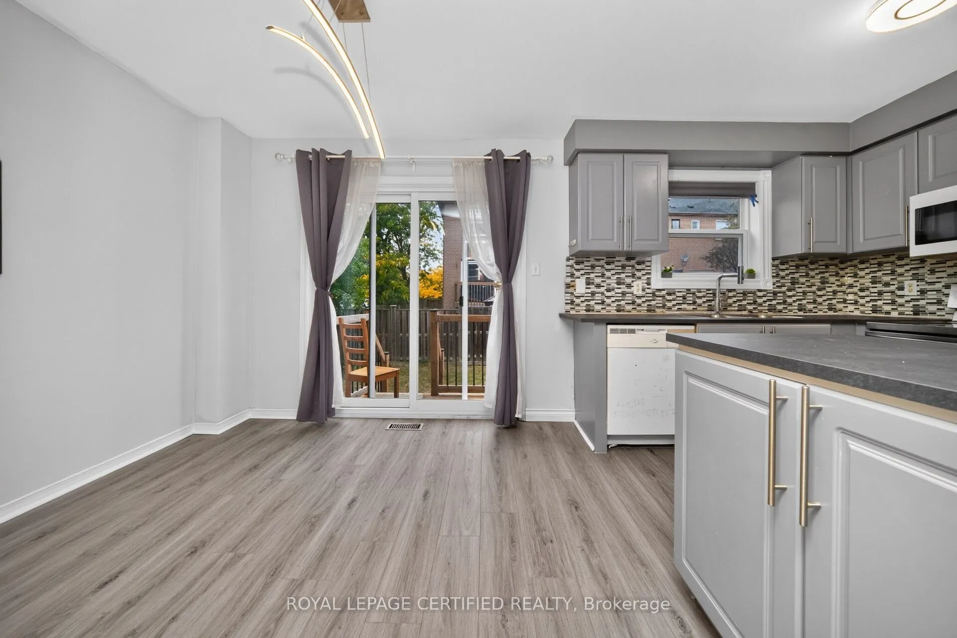 23 Provincial Place