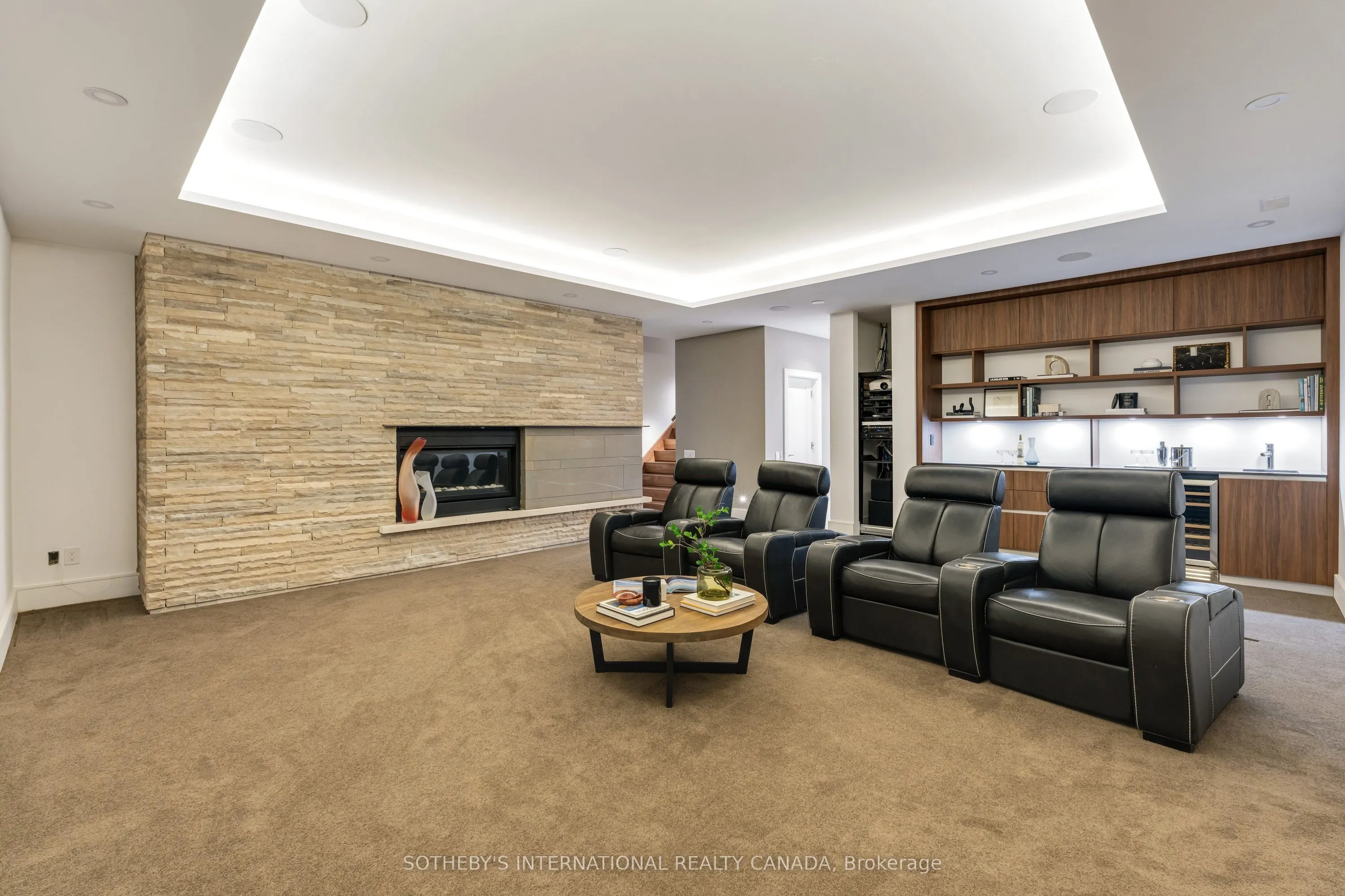 7 North Drive