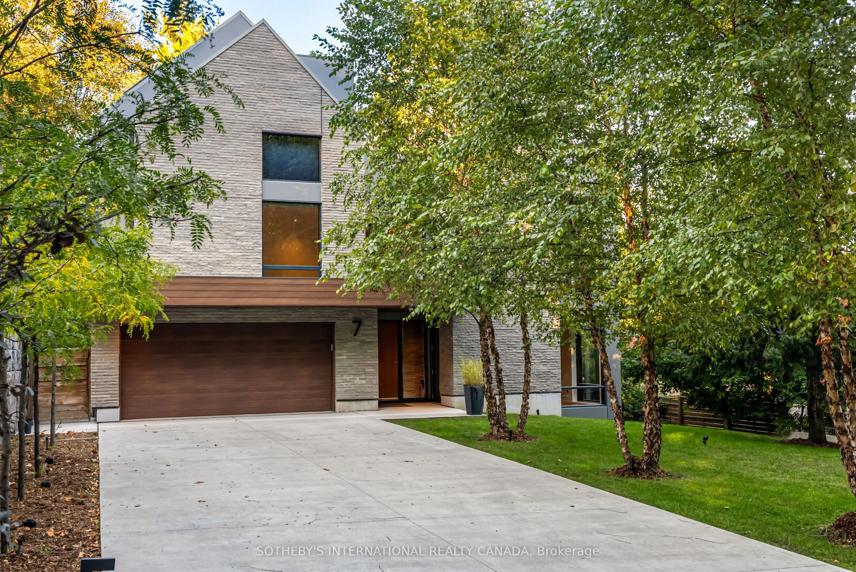 7 North Drive