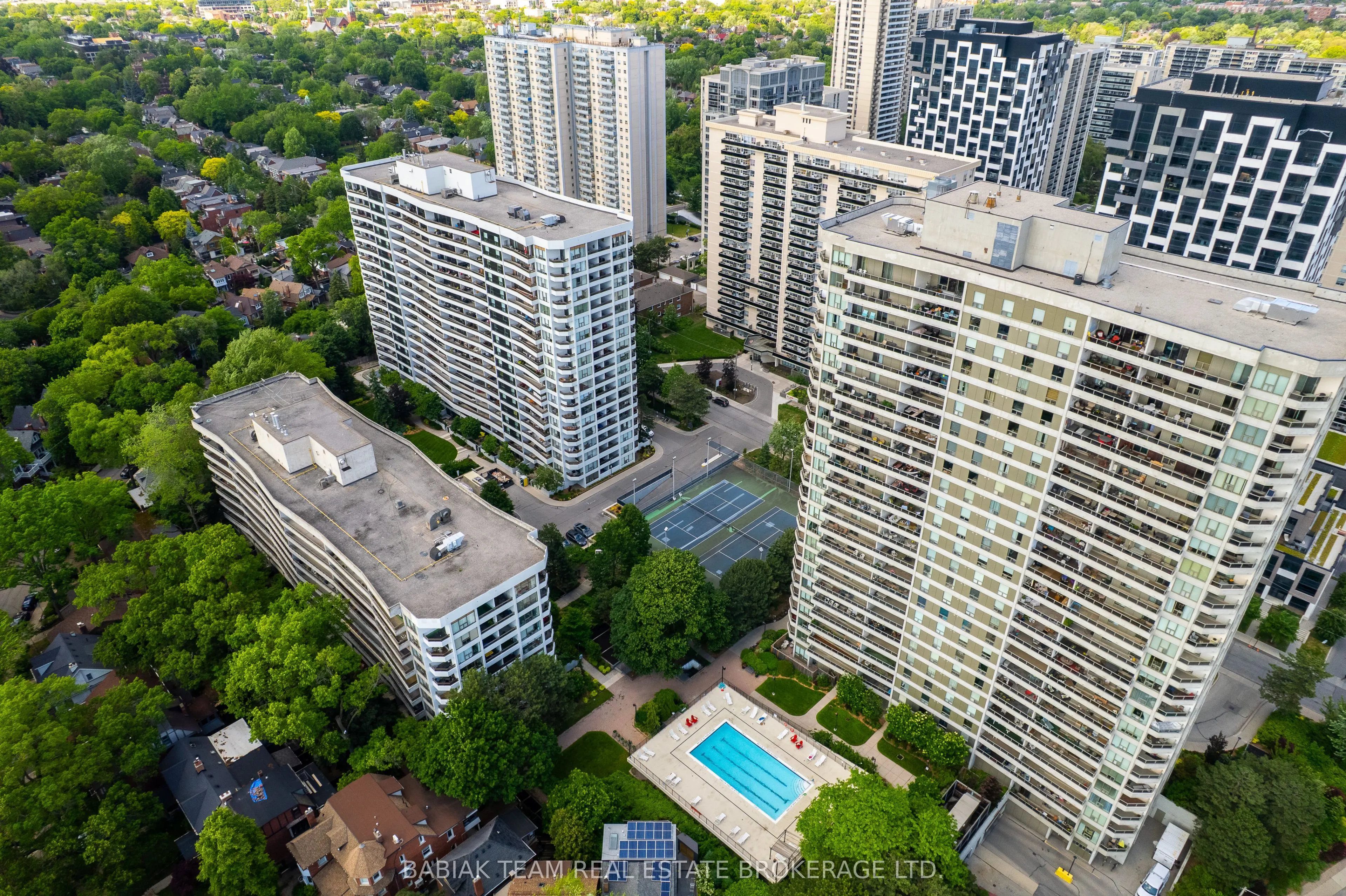 50 Quebec Avenue #705