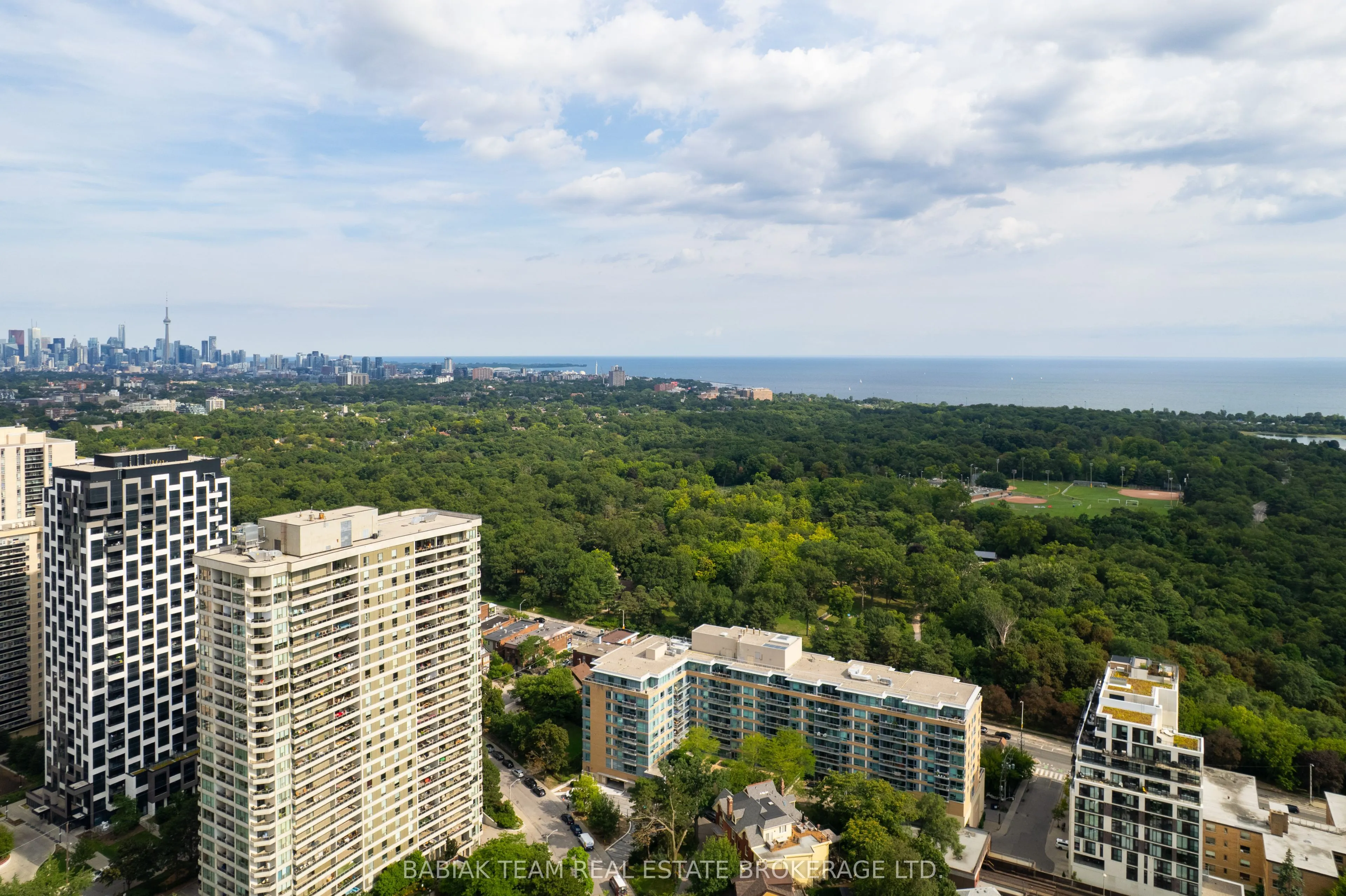 50 Quebec Avenue #705