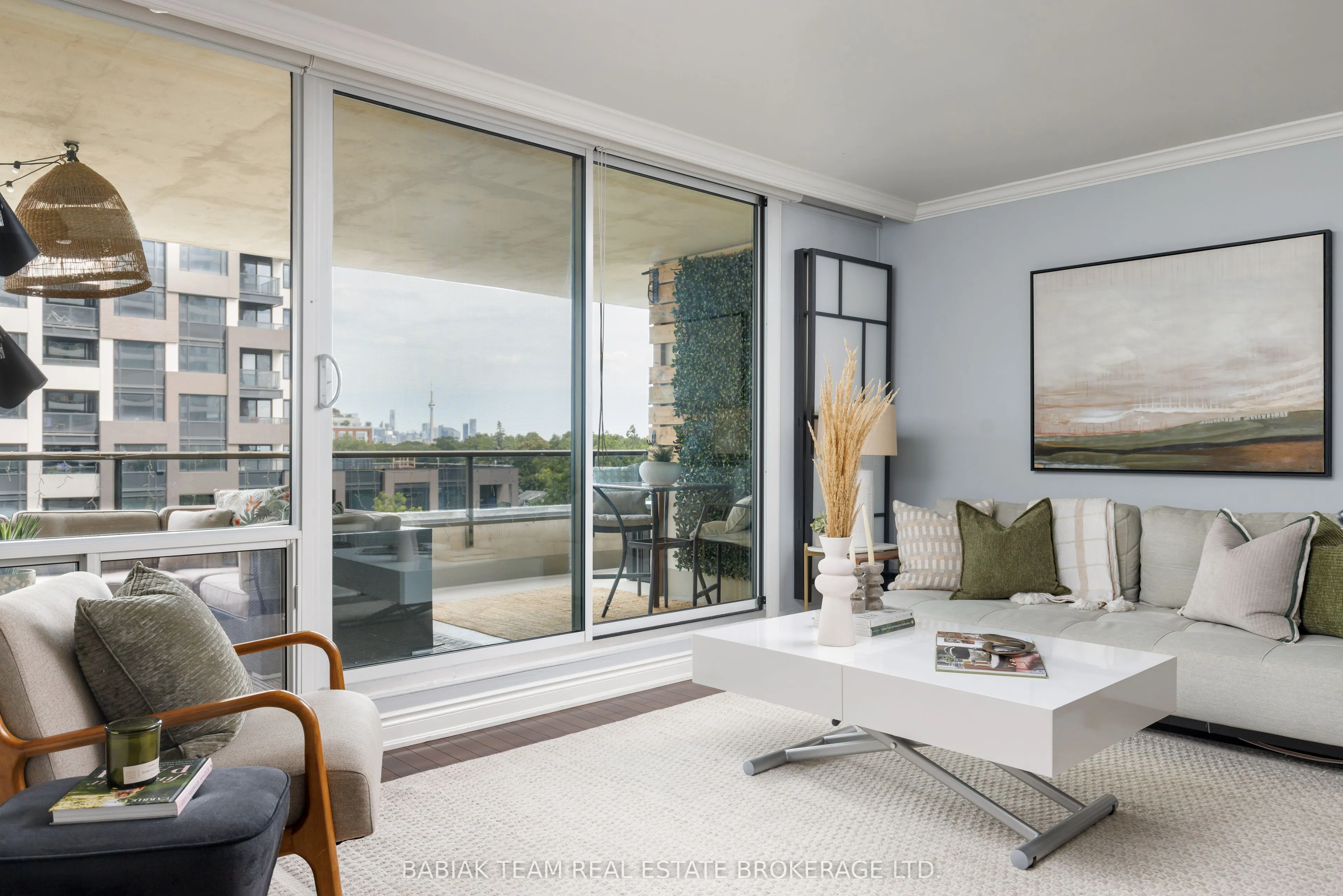 50 Quebec Avenue #705