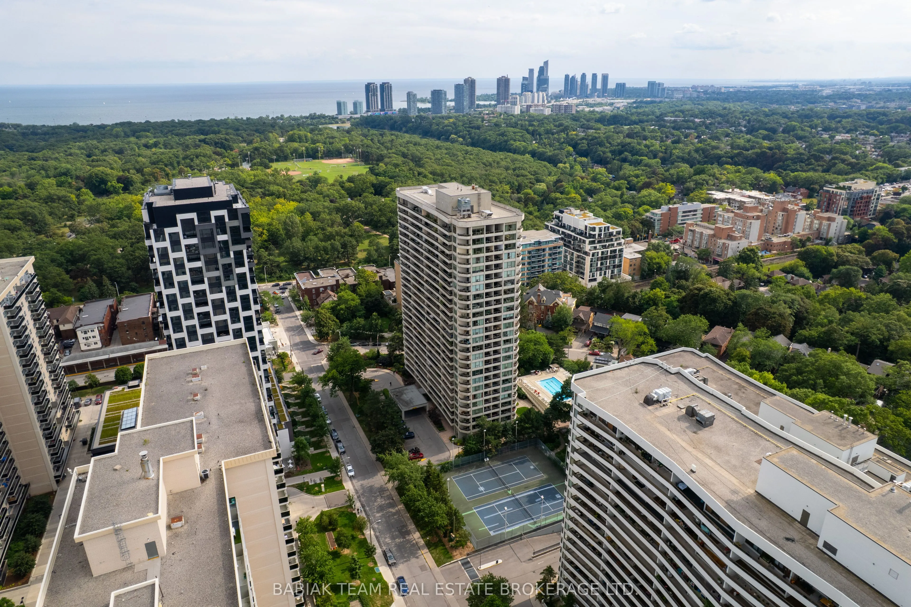 50 Quebec Avenue #705