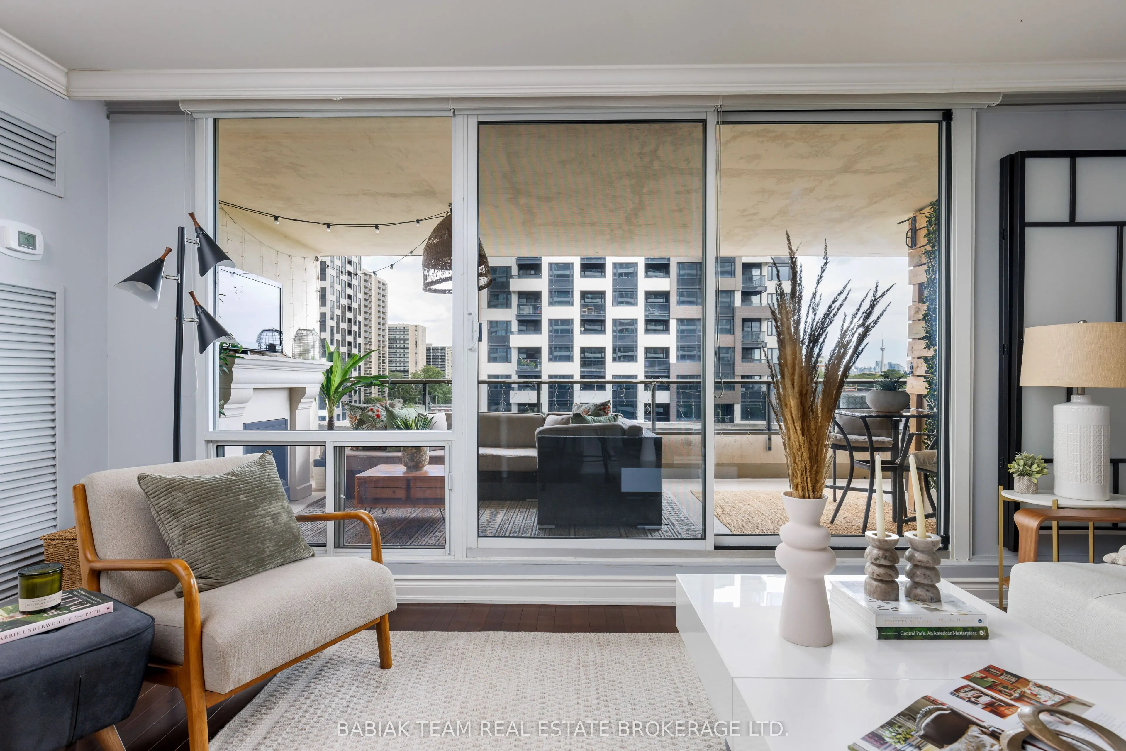 50 Quebec Avenue #705