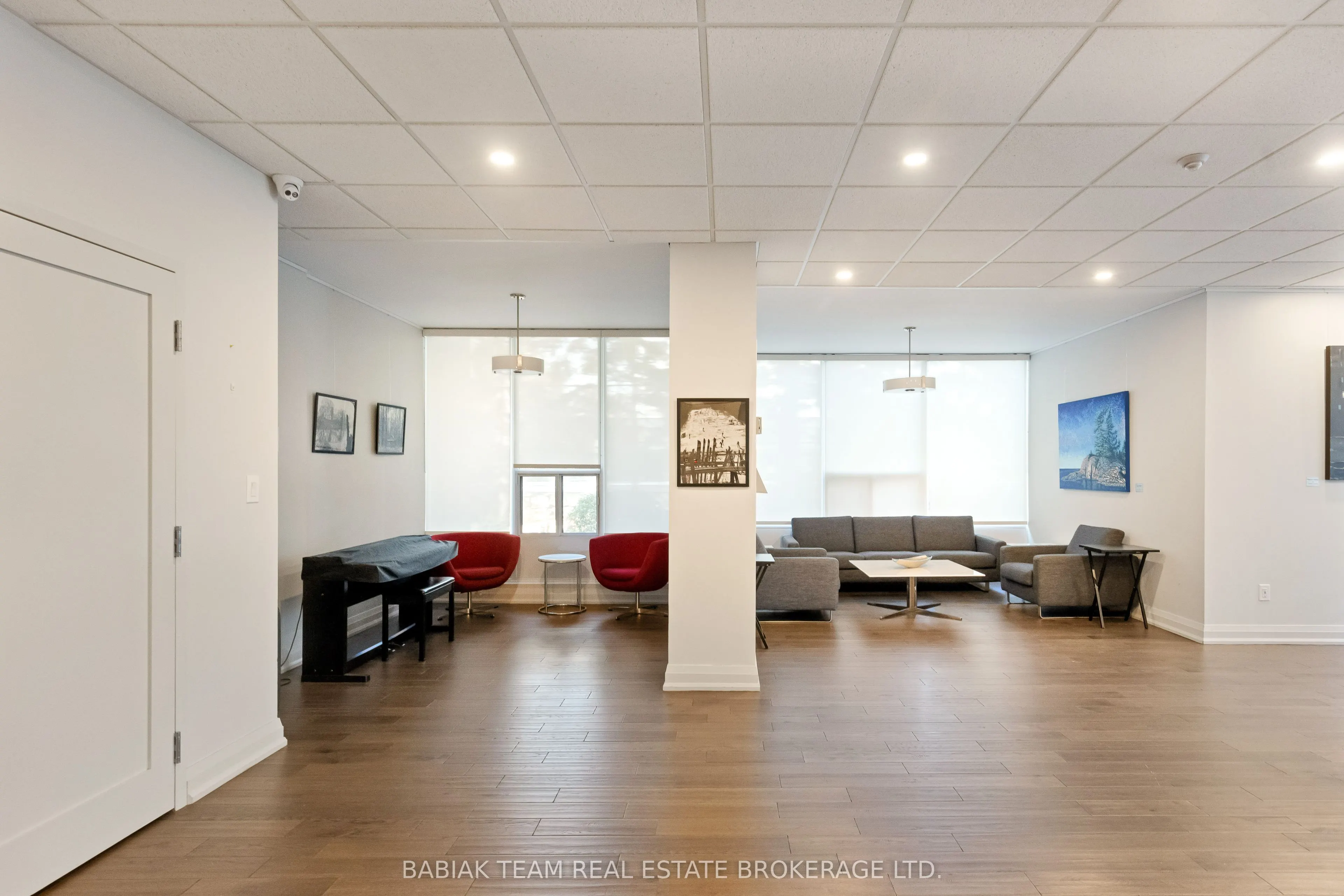 50 Quebec Avenue #705