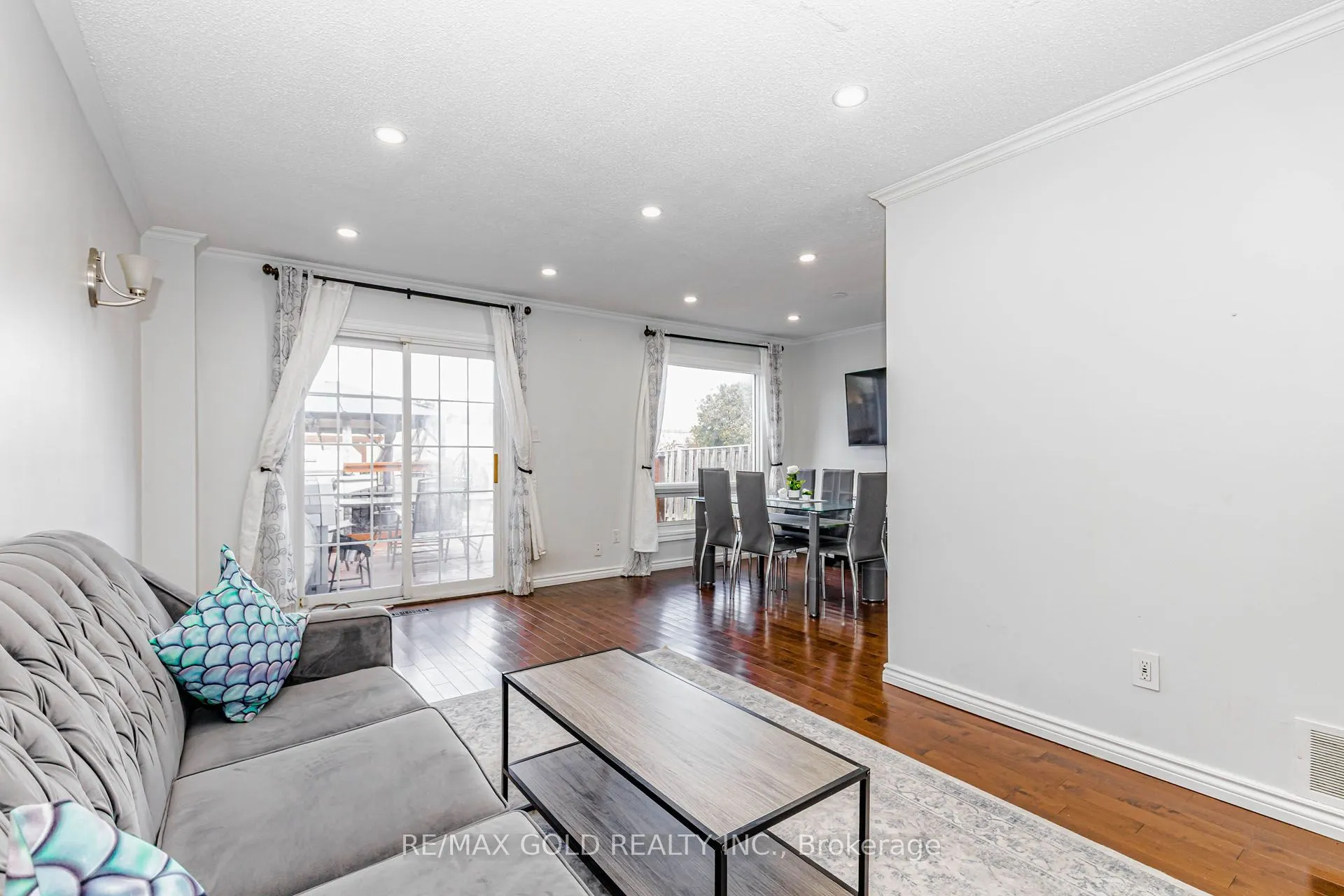 240 Simmons Boulevard