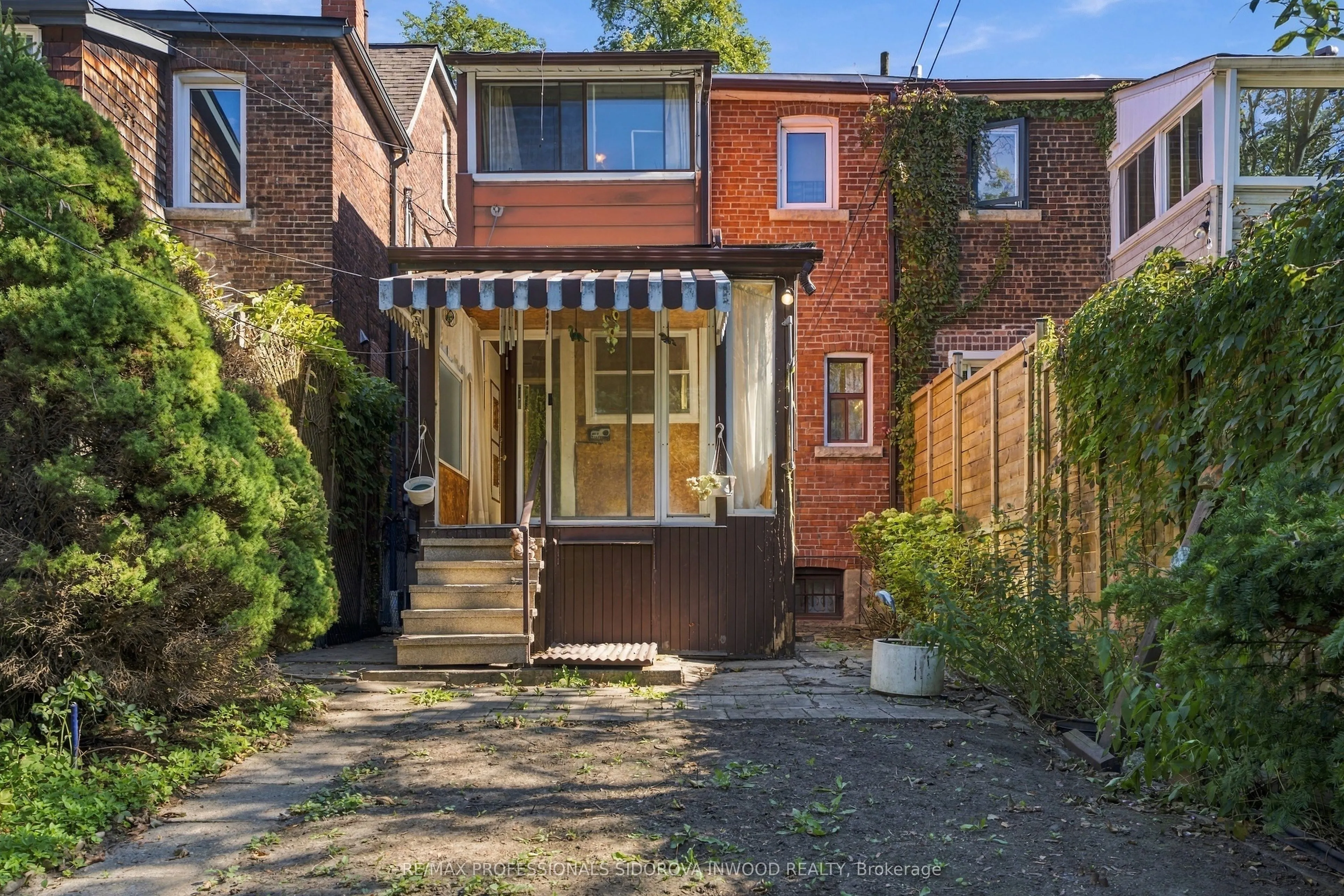 172 Quebec Avenue