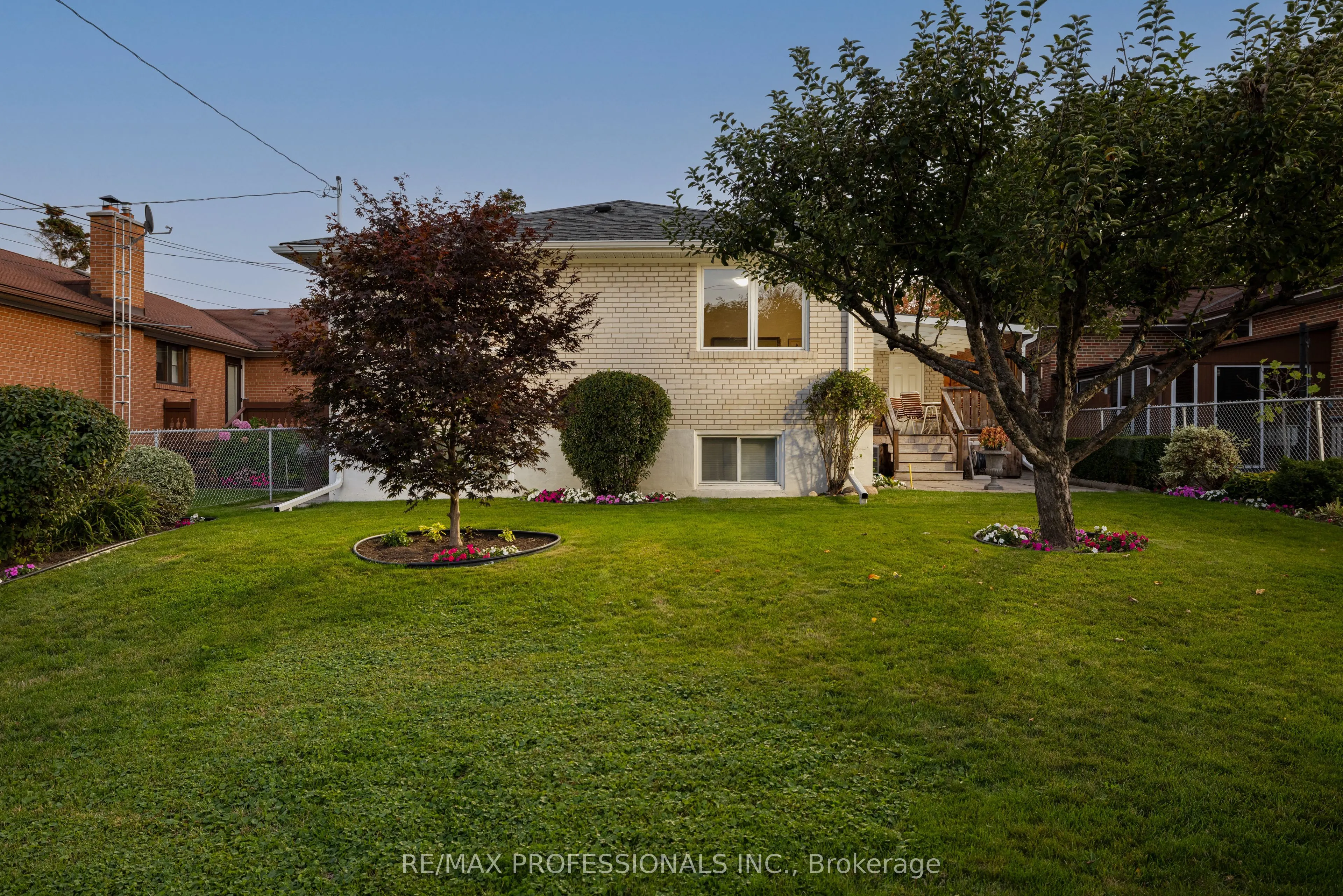 302 La Rose Avenue