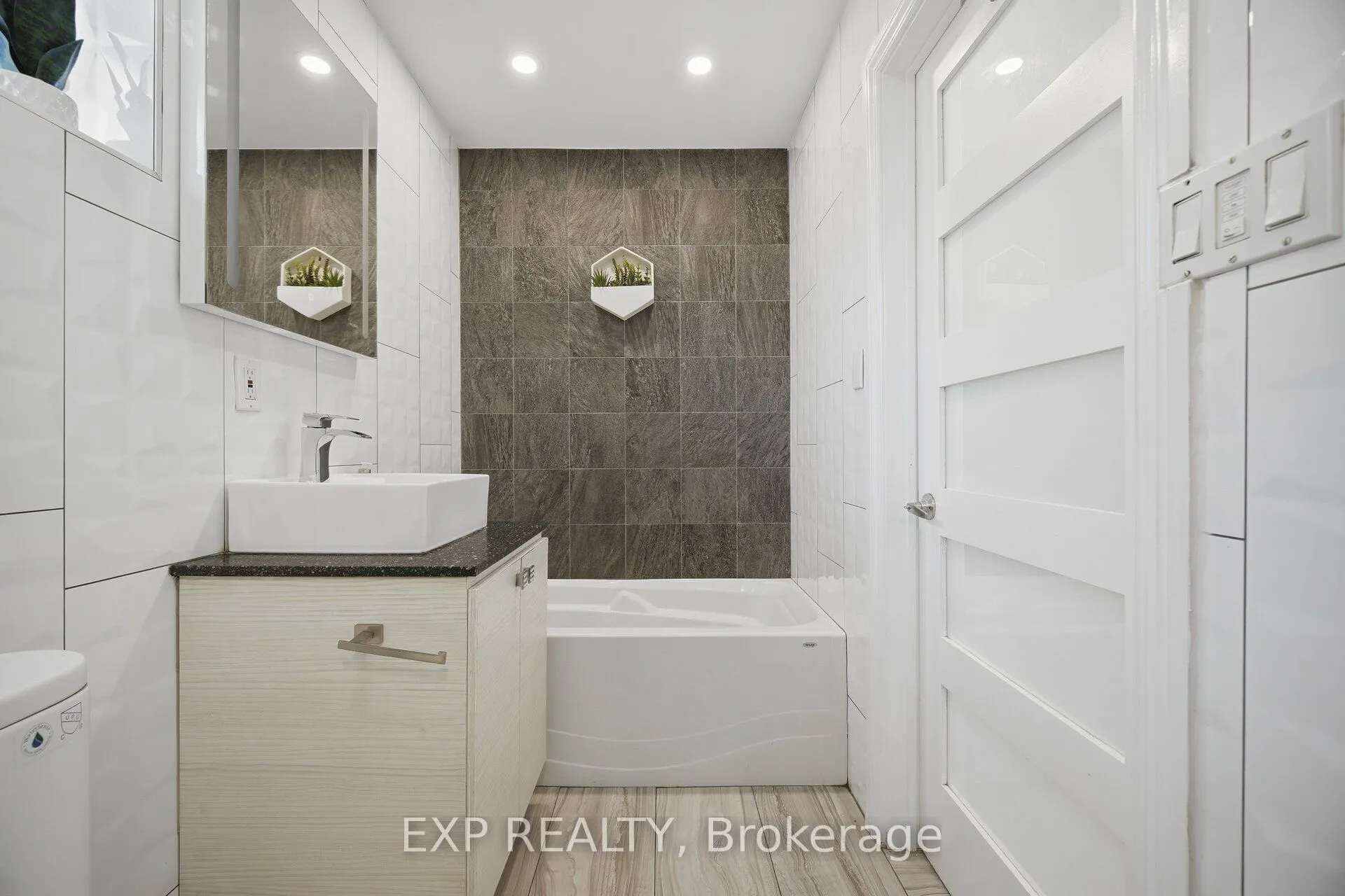 1262 Kelly Road