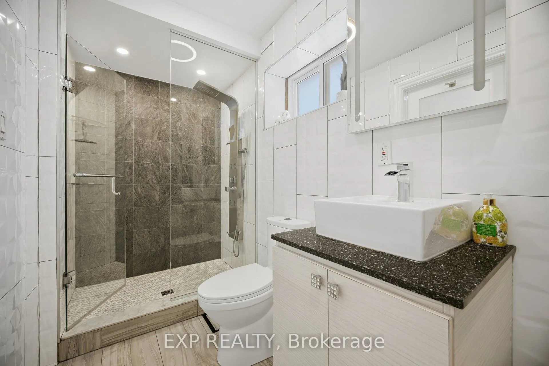 1262 Kelly Road