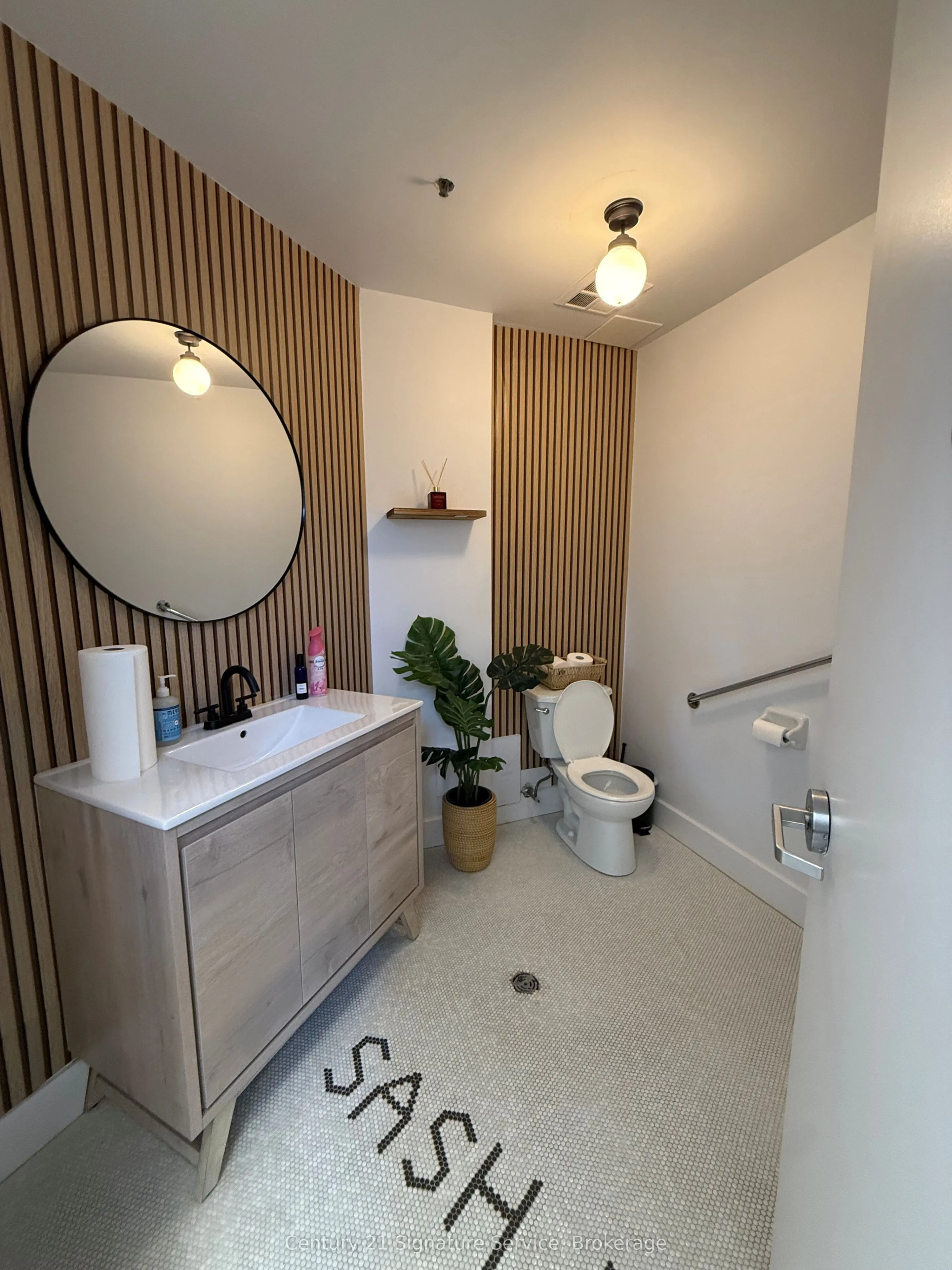 2083 Lakeshore Boulevard W #3C